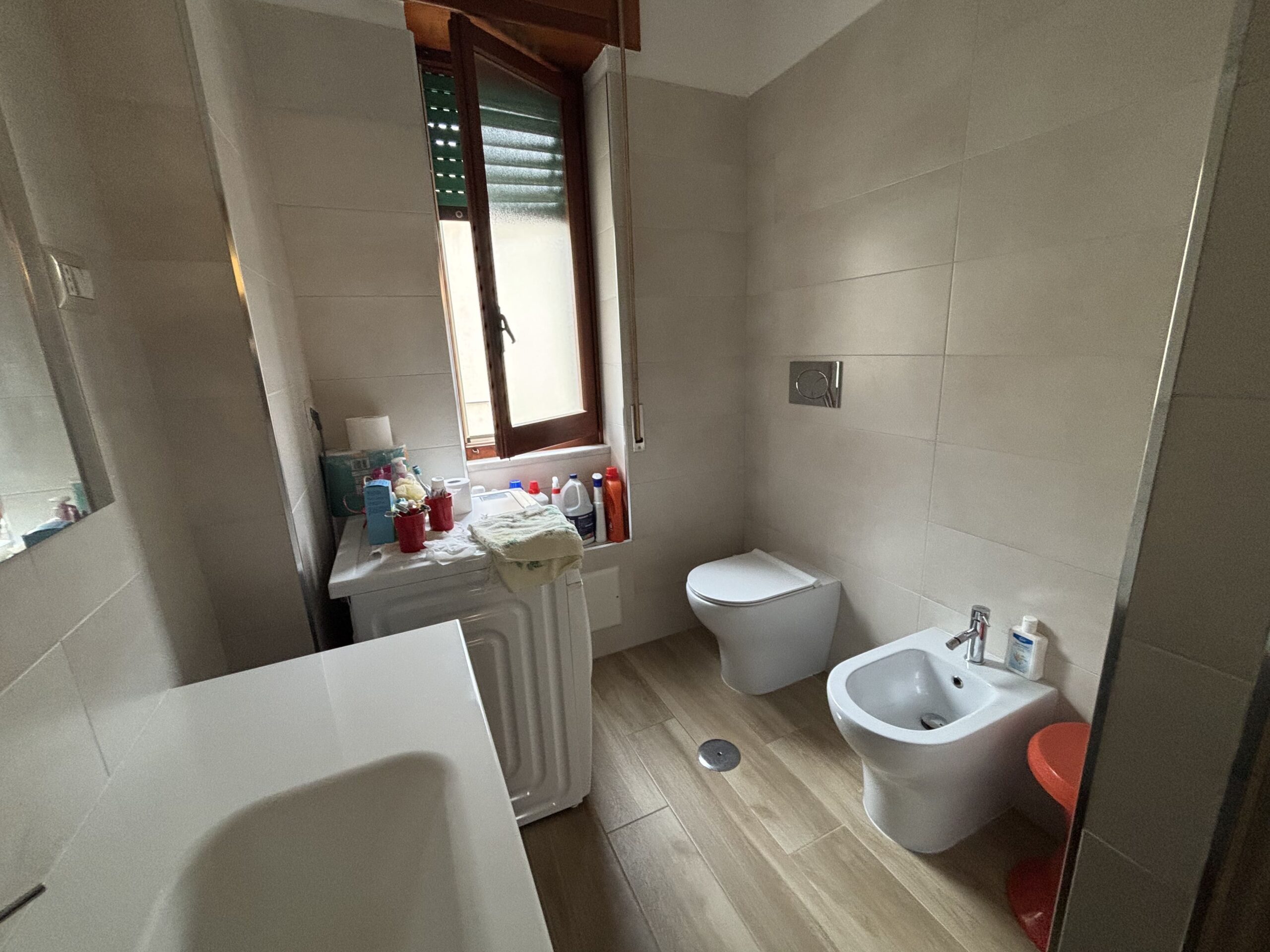 Three-storey house with garage in Santa Rosalia (Acquappesa).