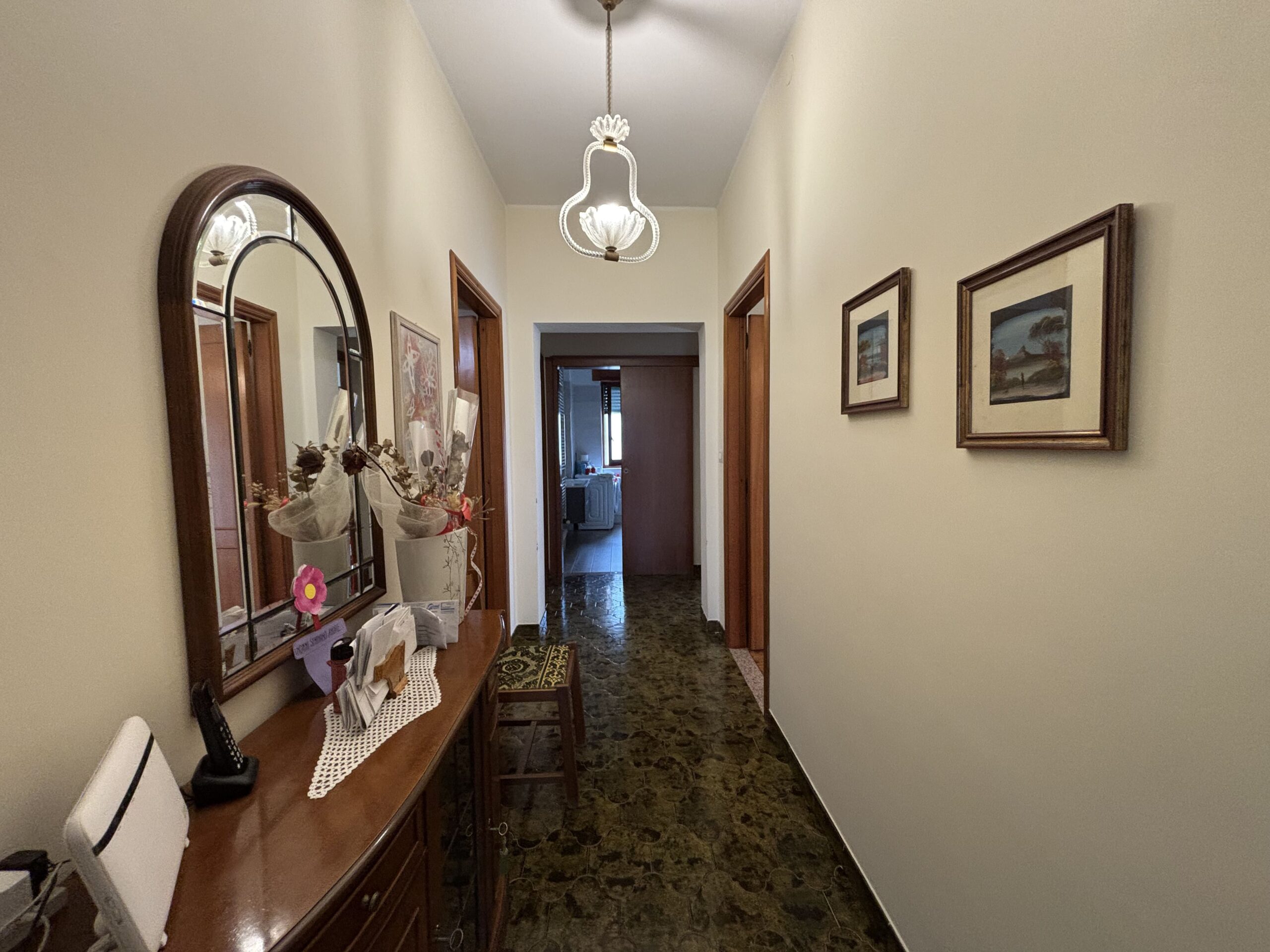 Three-storey house with garage in Santa Rosalia (Acquappesa).