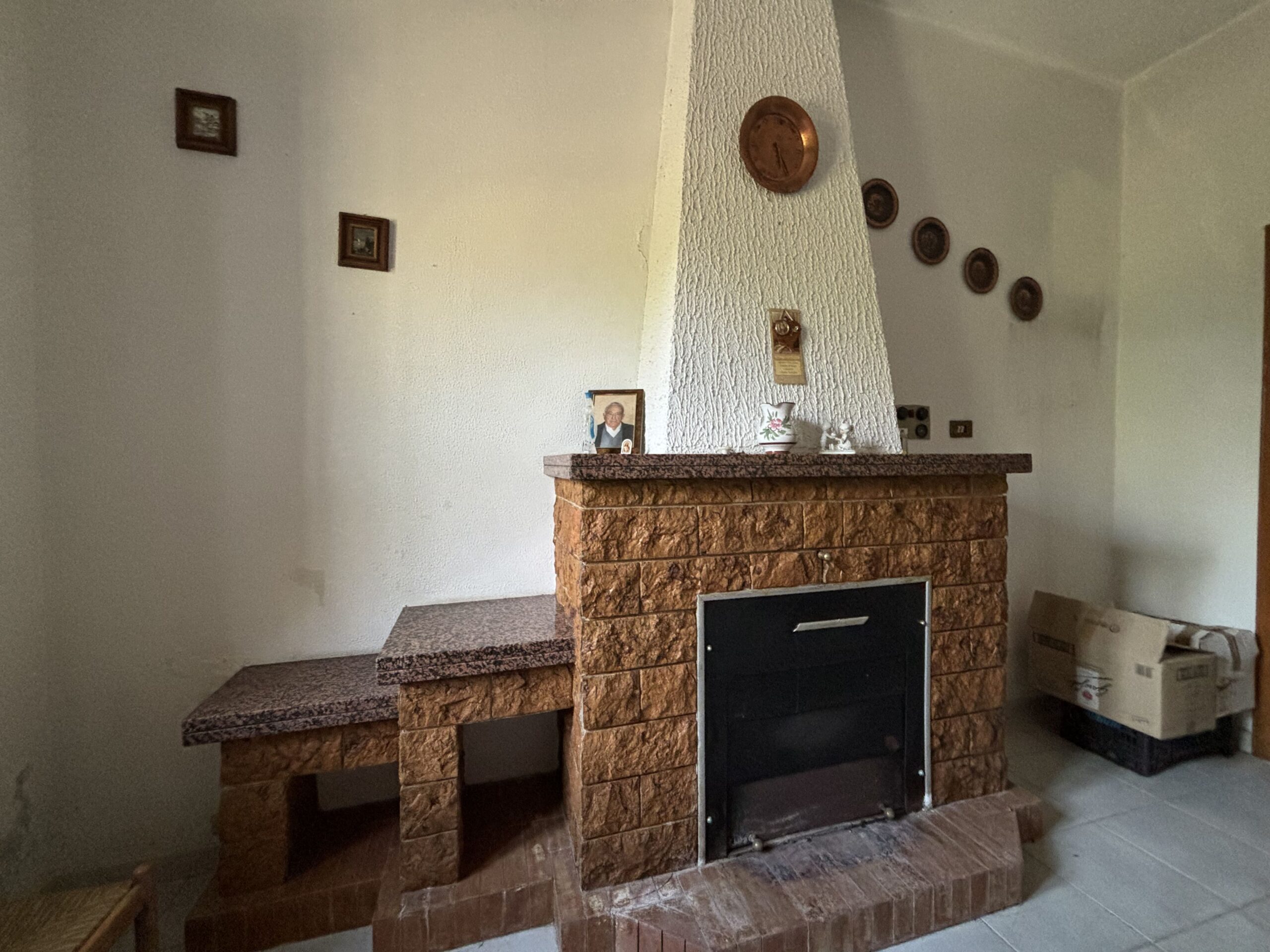 Nemoli-Roccazzo - house to renovate with large garden, surrounded by greenery.