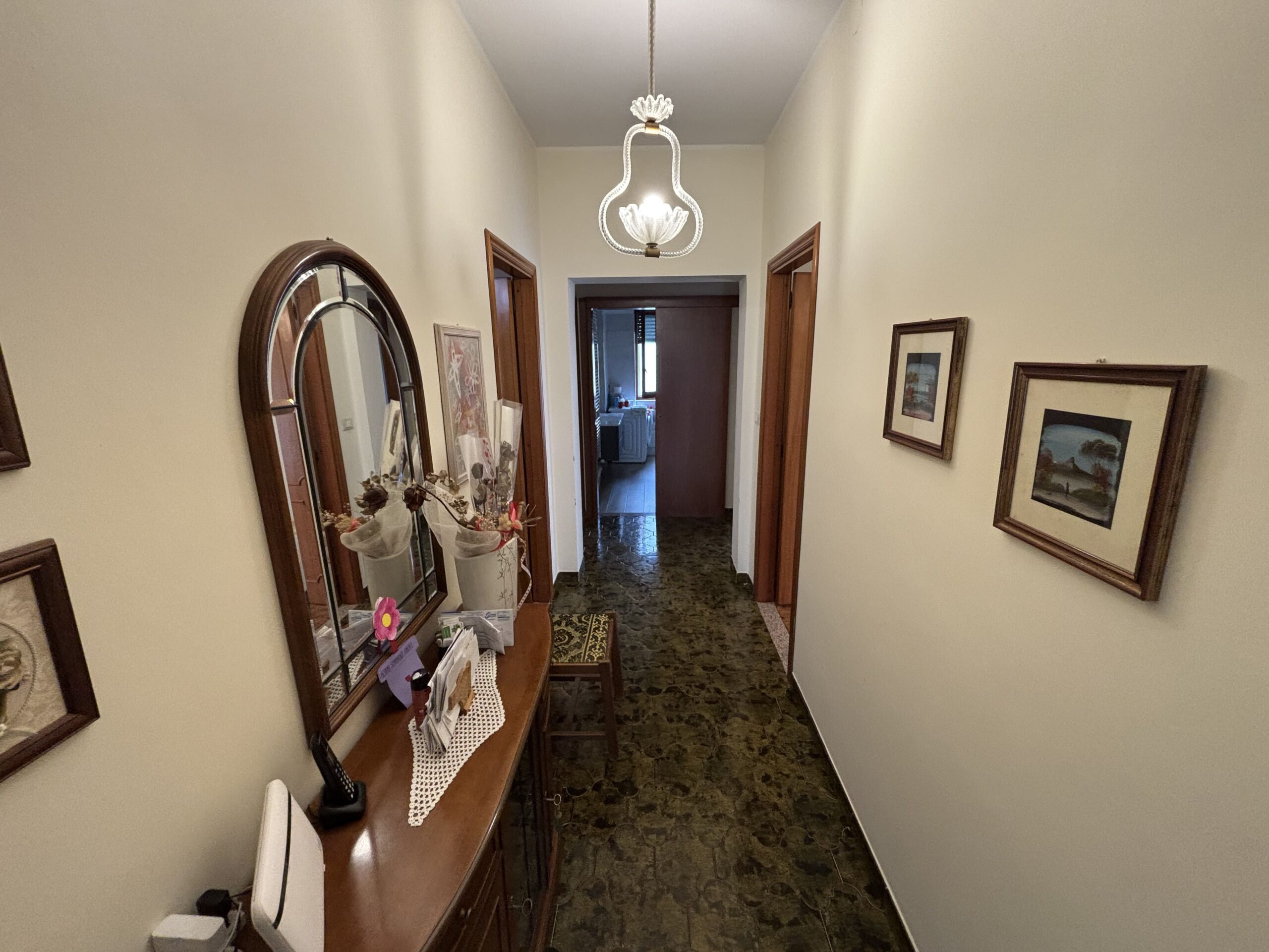 Three-storey house with garage in Santa Rosalia (Acquappesa).