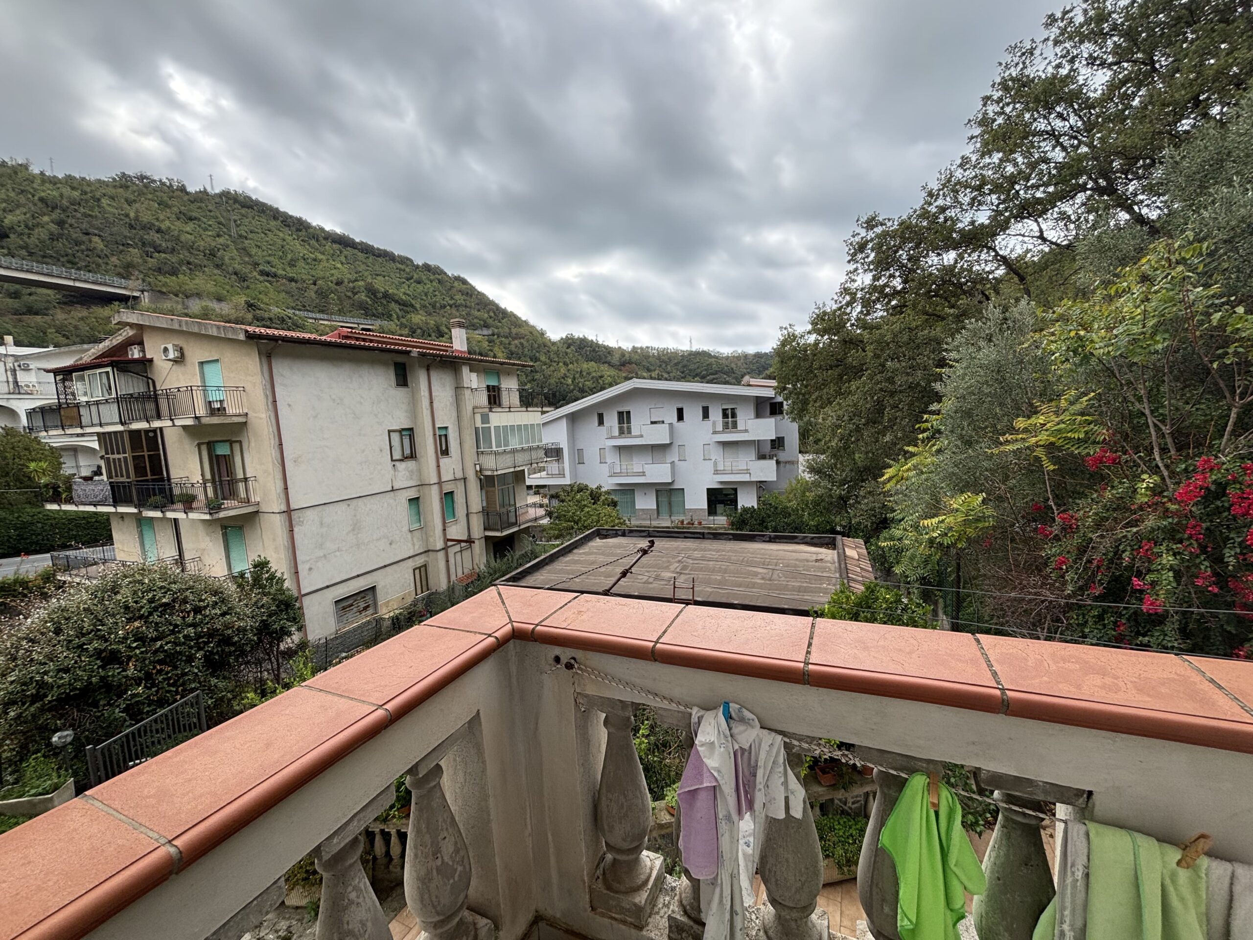 Three-storey house with garage in Santa Rosalia (Acquappesa).