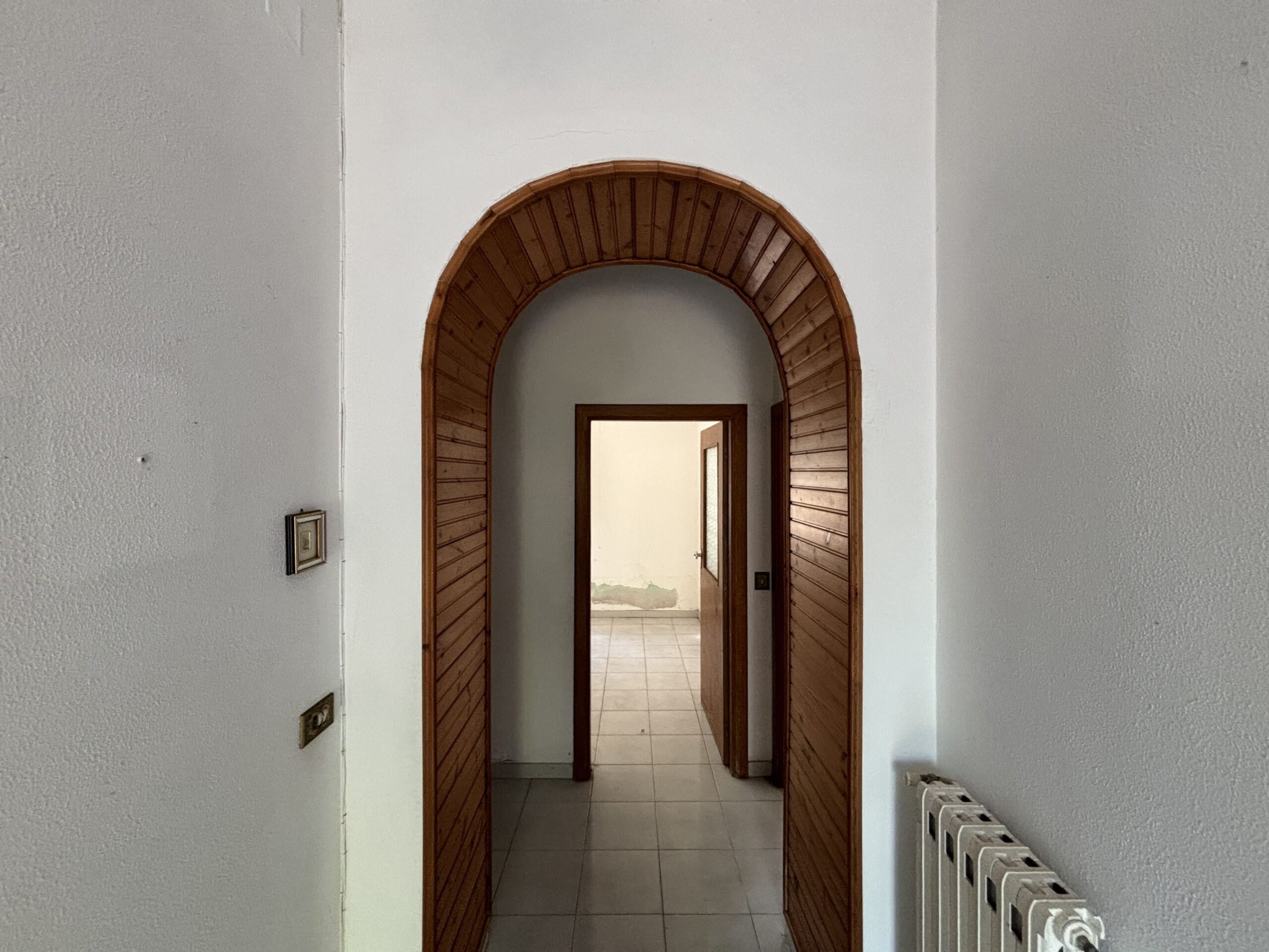 Nemoli-Roccazzo - house to renovate with large garden, surrounded by greenery.