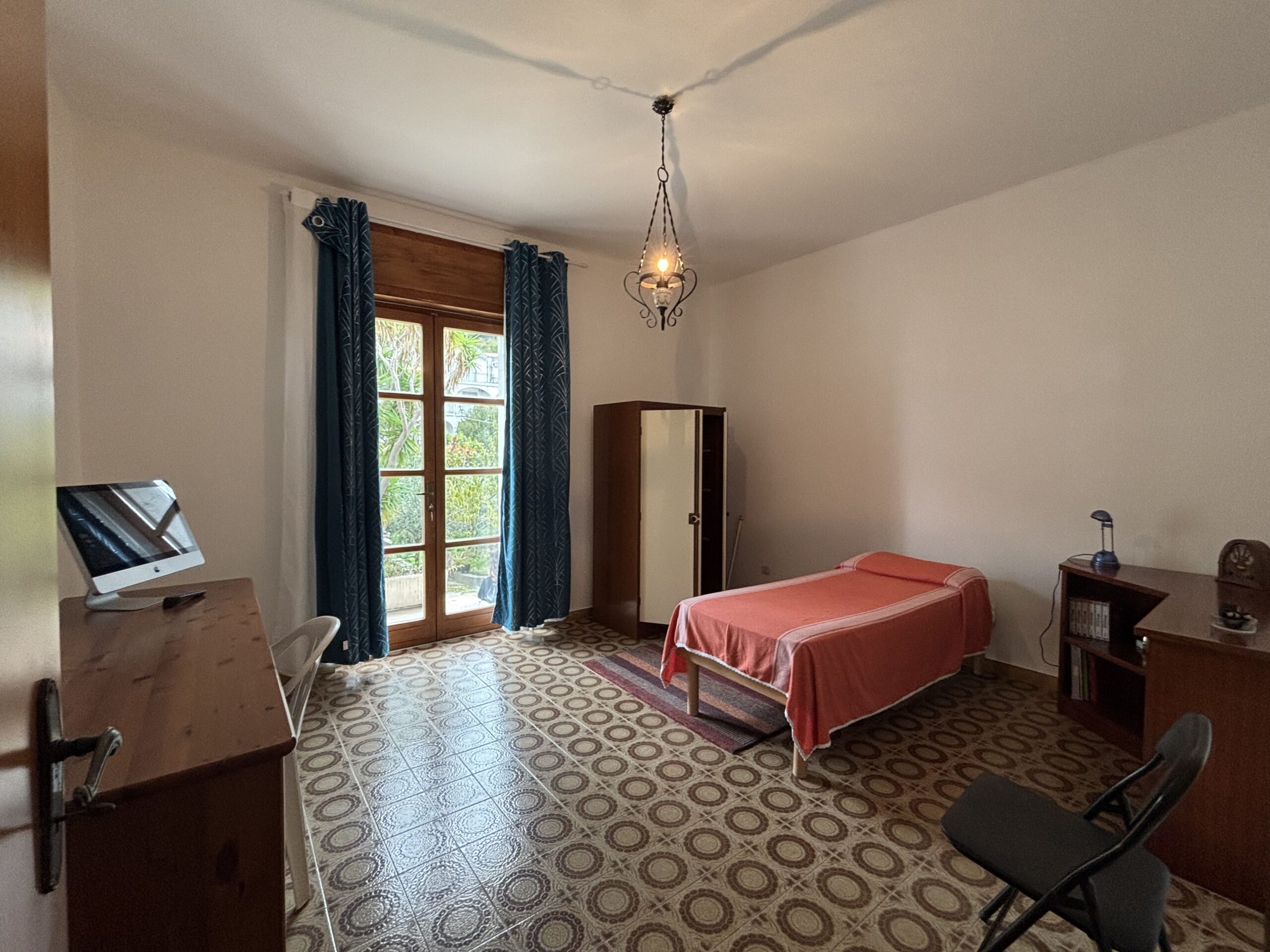 Three-storey house with garage in Santa Rosalia (Acquappesa).