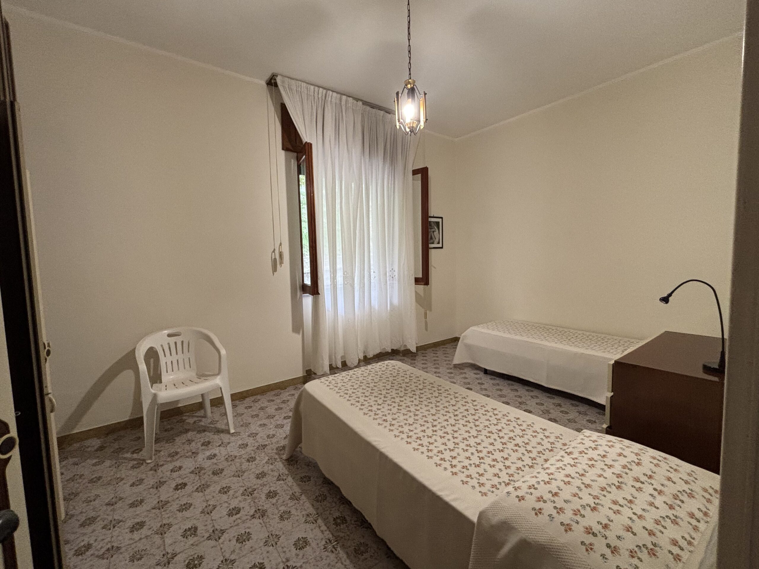 Three-storey house with garage in Santa Rosalia (Acquappesa).