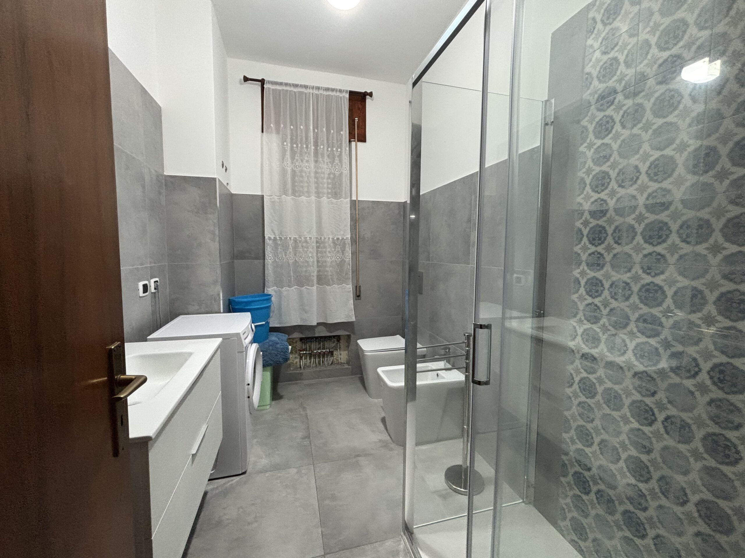 Three-storey house with garage in Santa Rosalia (Acquappesa).