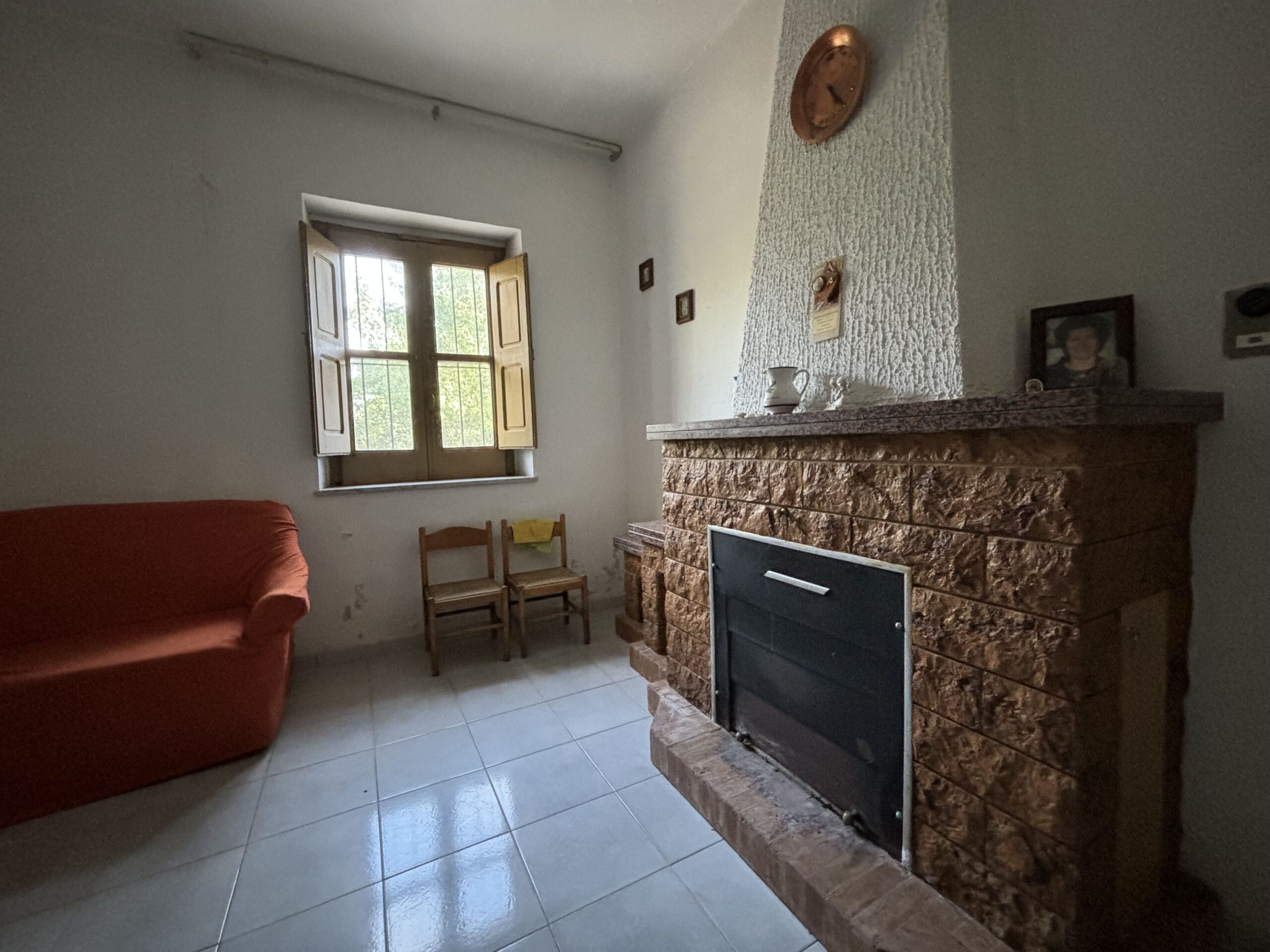 Nemoli-Roccazzo - house to renovate with large garden, surrounded by greenery.