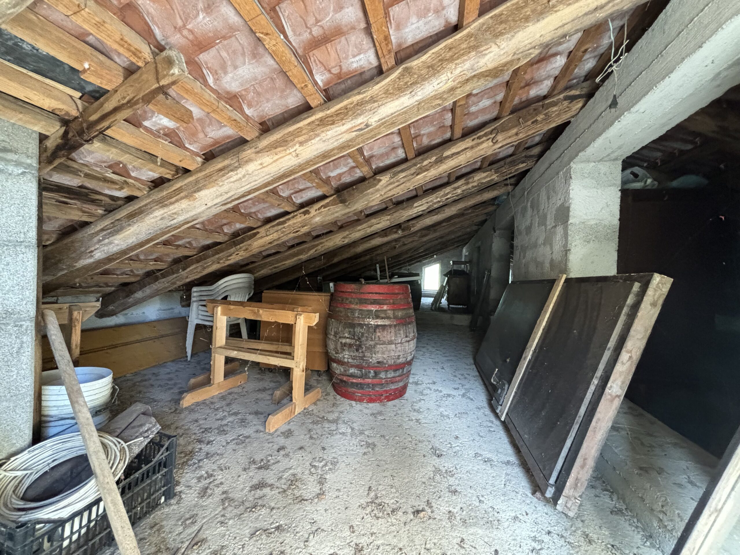 Nemoli-Roccazzo - house to renovate with large garden, surrounded by greenery.