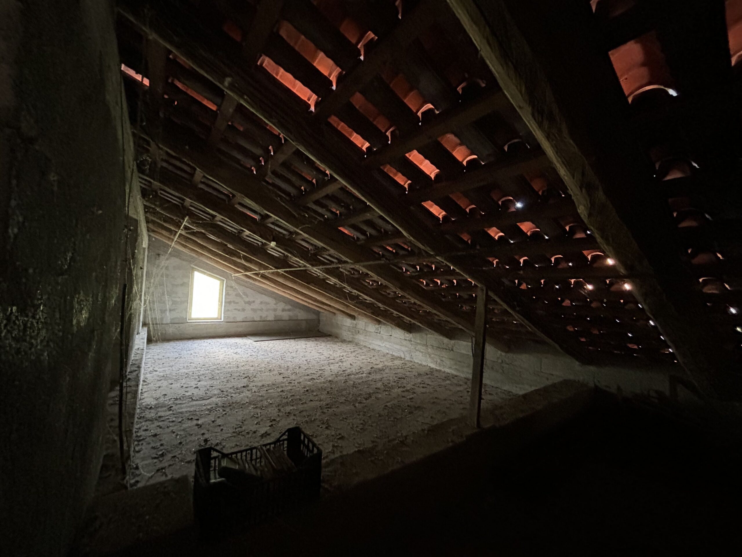 Nemoli-Roccazzo - house to renovate with large garden, surrounded by greenery.