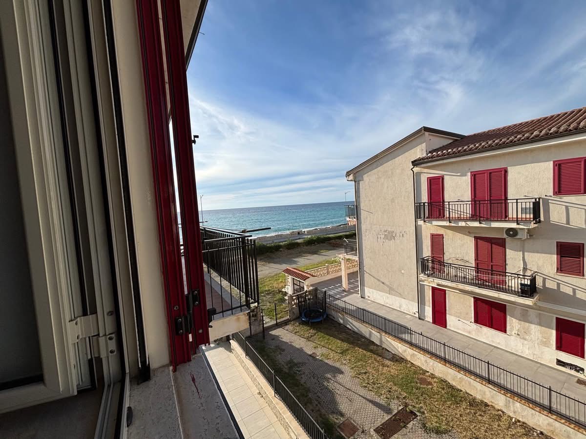 Apartment directly by the sea in Torremezzo di Falconara.