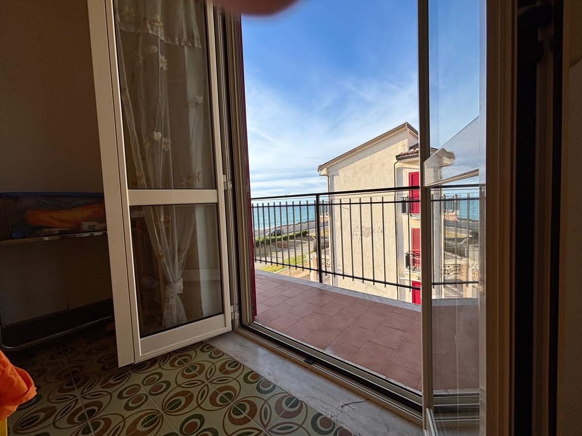 Apartment directly by the sea in Torremezzo di Falconara.