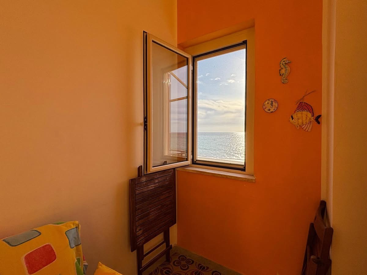 Apartment directly by the sea in Torremezzo di Falconara.