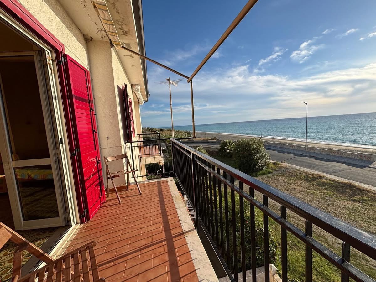 Apartment directly by the sea in Torremezzo di Falconara.