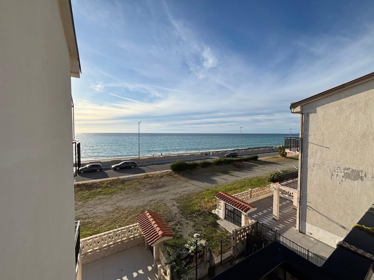 Apartment directly by the sea in Torremezzo di Falconara.