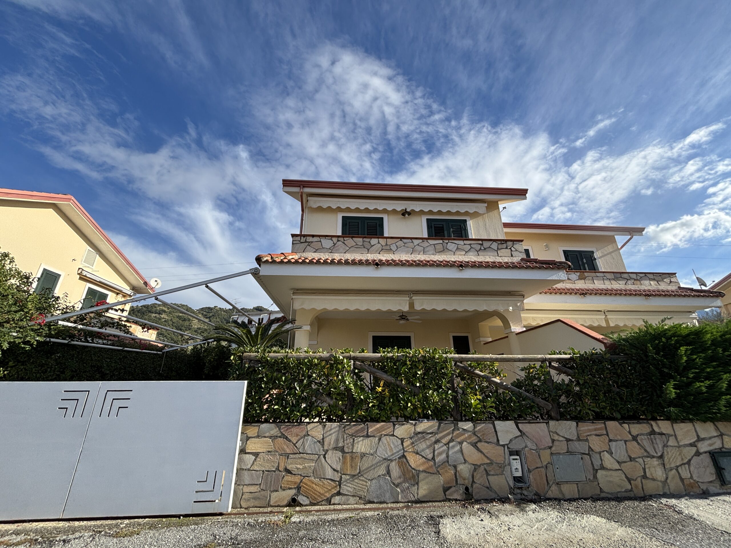 Exclusive villa in Santa Litterata/ Belvedere - garden, terrace, sea view.