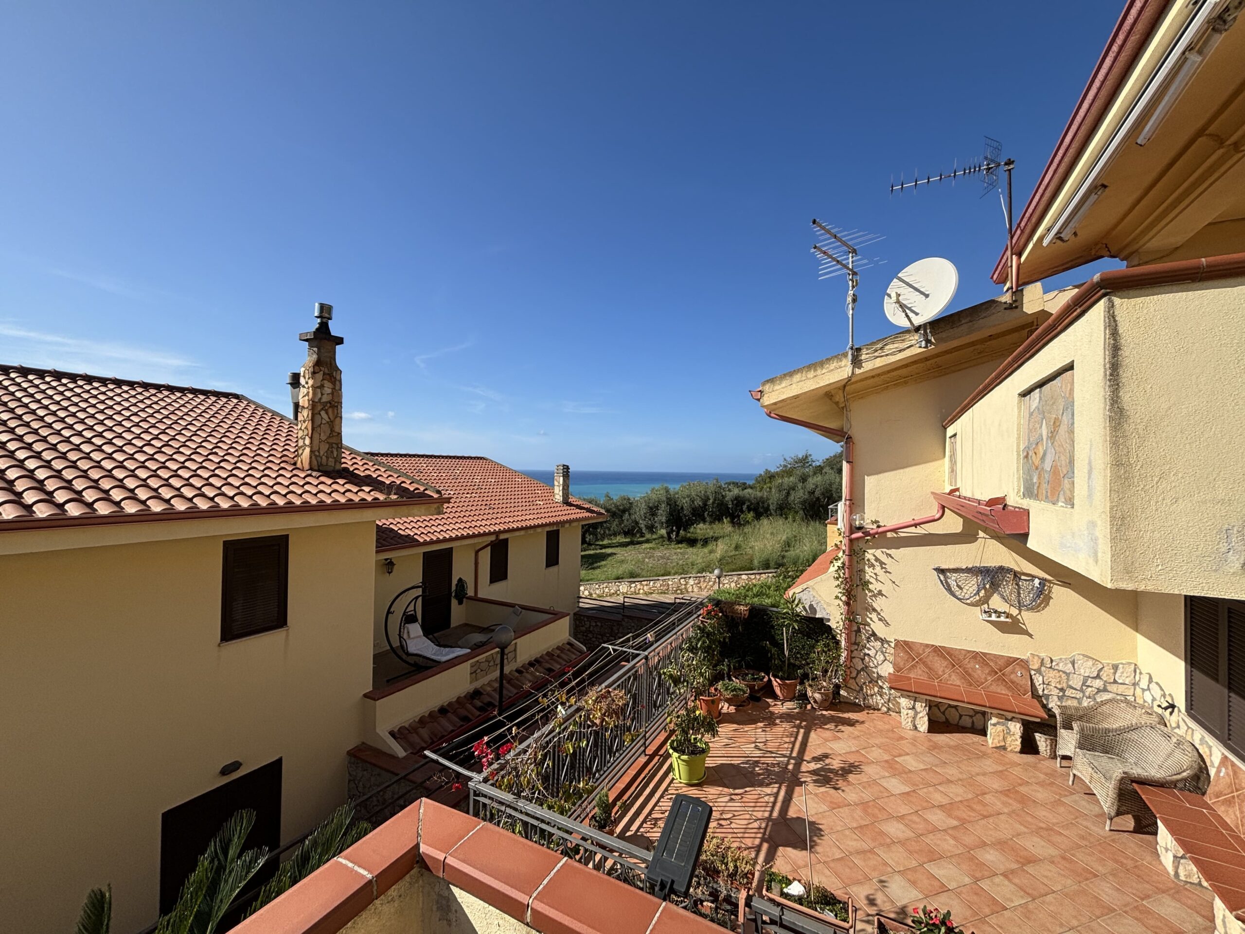 Cittadella del Capo - flat with exceptional terrace and sea view.