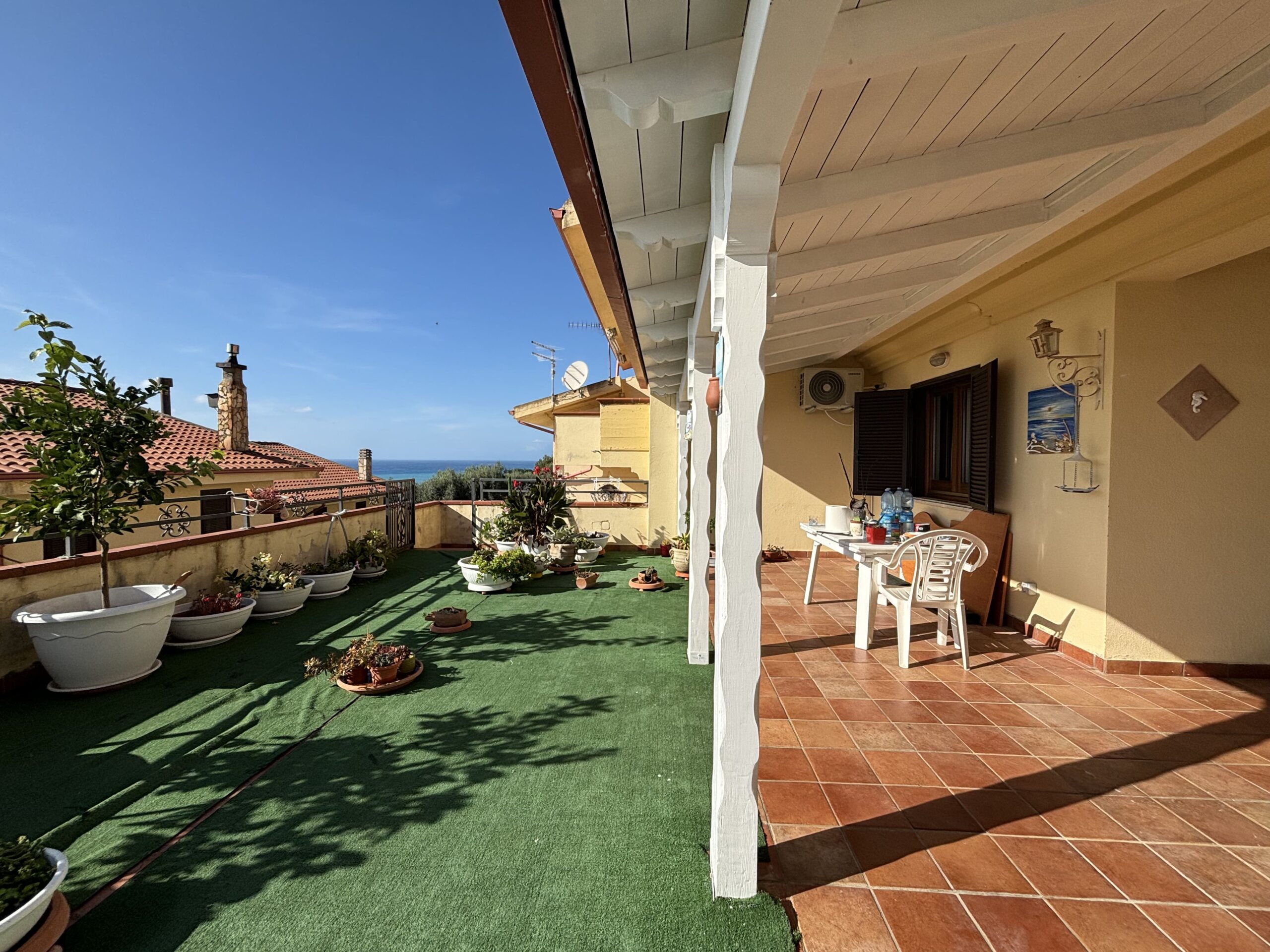 Cittadella del Capo - flat with exceptional terrace and sea view.