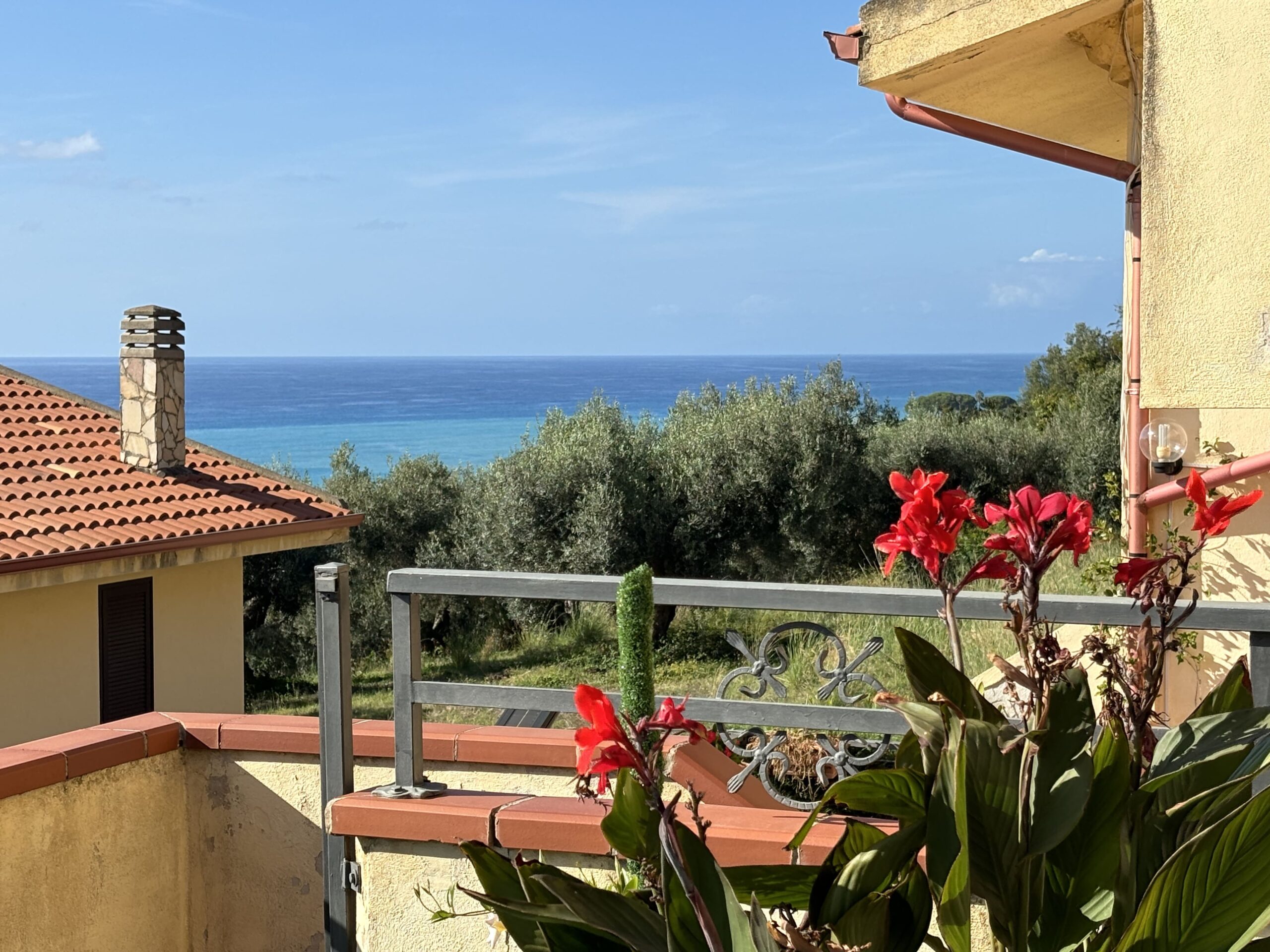 Cittadella del Capo - flat with exceptional terrace and sea view.