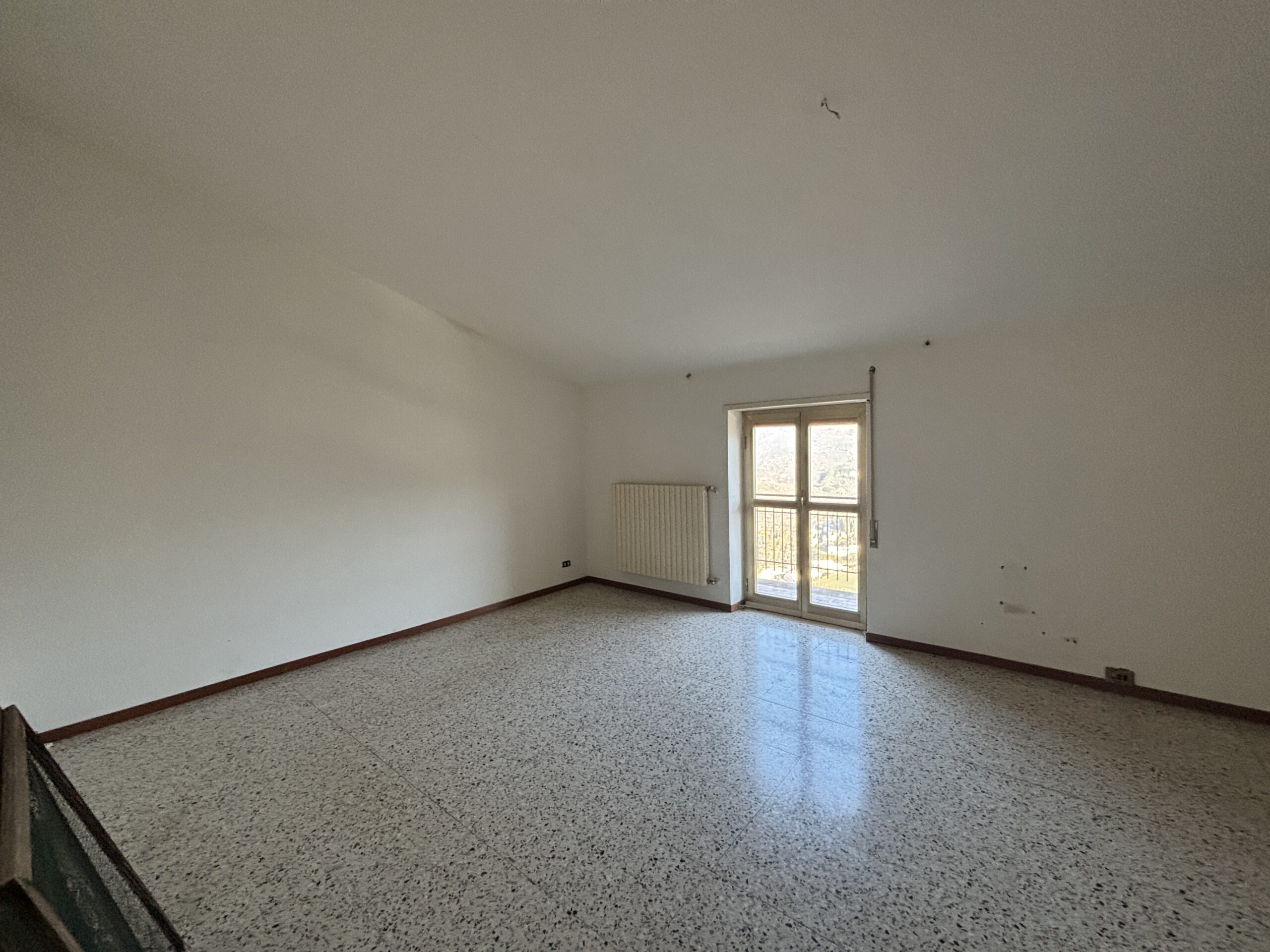 A flat surrounded by mountains with beautiful views - Sonnino, Lazio.