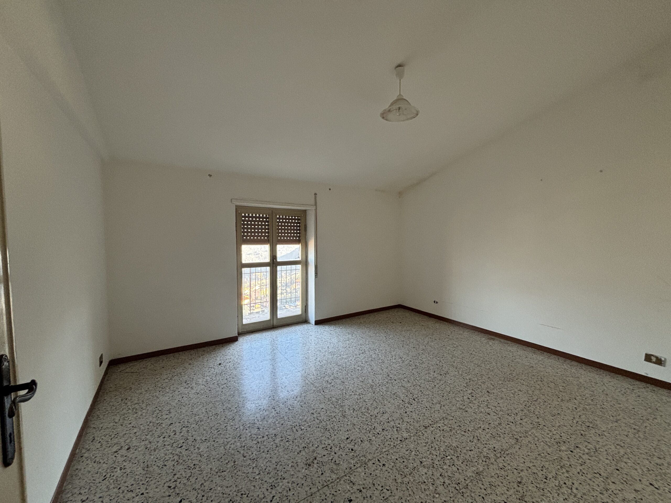 A flat surrounded by mountains with beautiful views - Sonnino, Lazio.