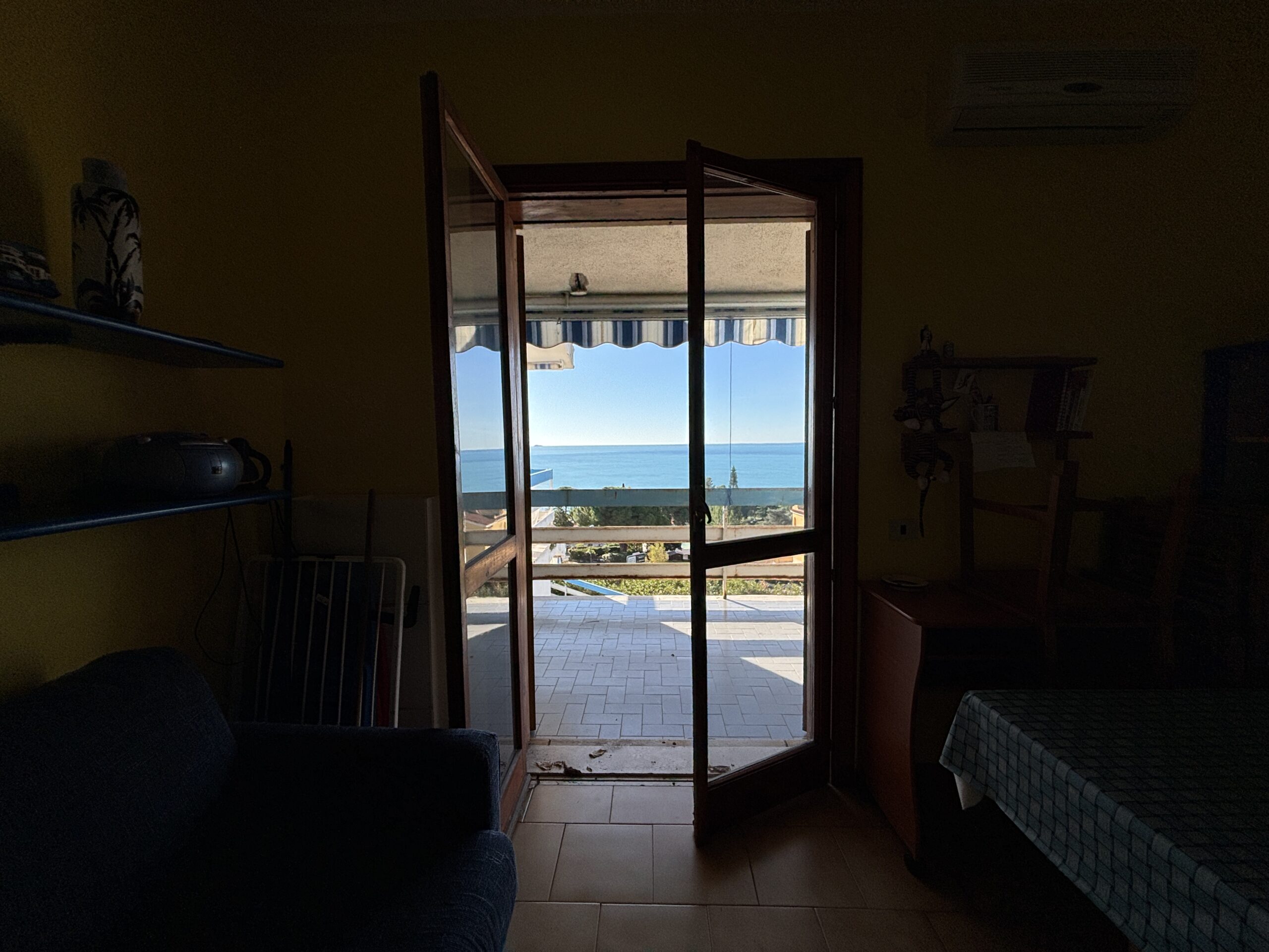 Scalea - flat by the sea with large terrace.