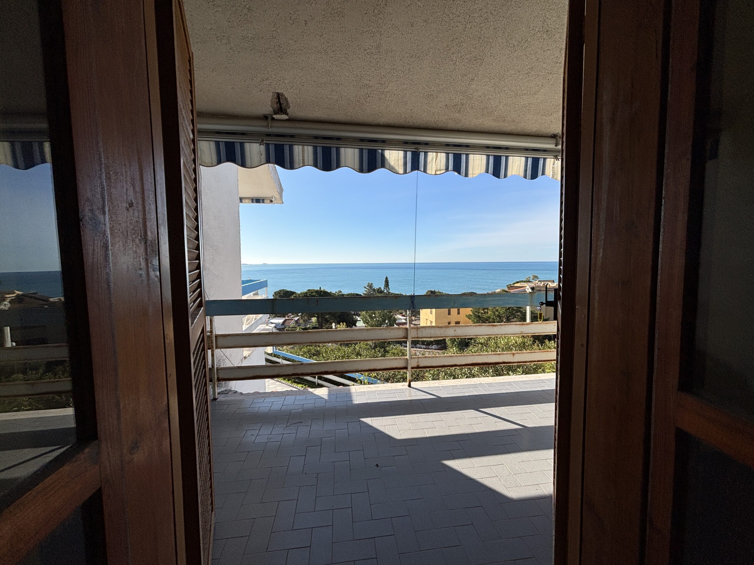 Scalea - flat by the sea with large terrace.
