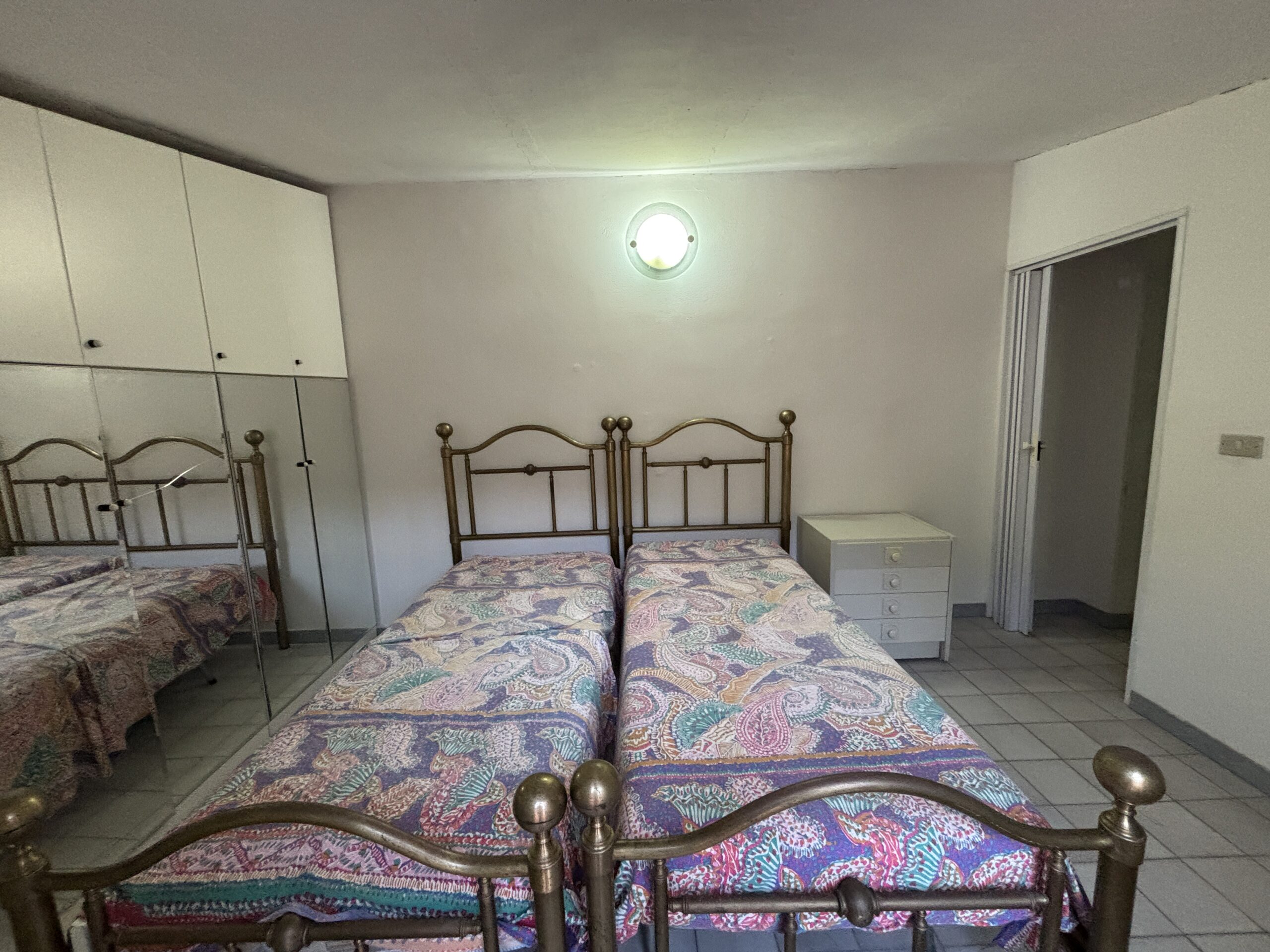 A flat with terrace in Cetraro, right by the sea.