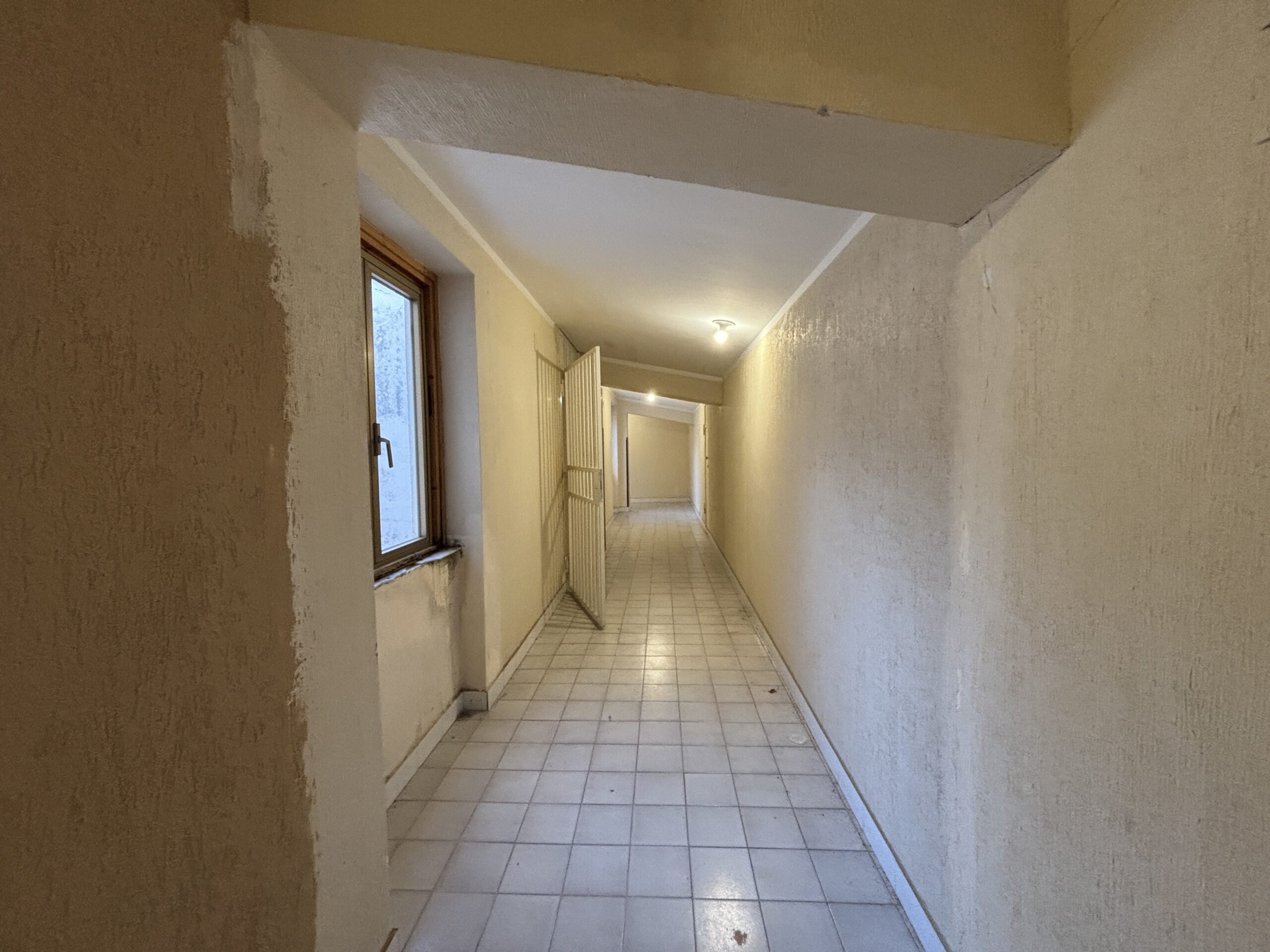 A flat with terrace in Cetraro, right by the sea.