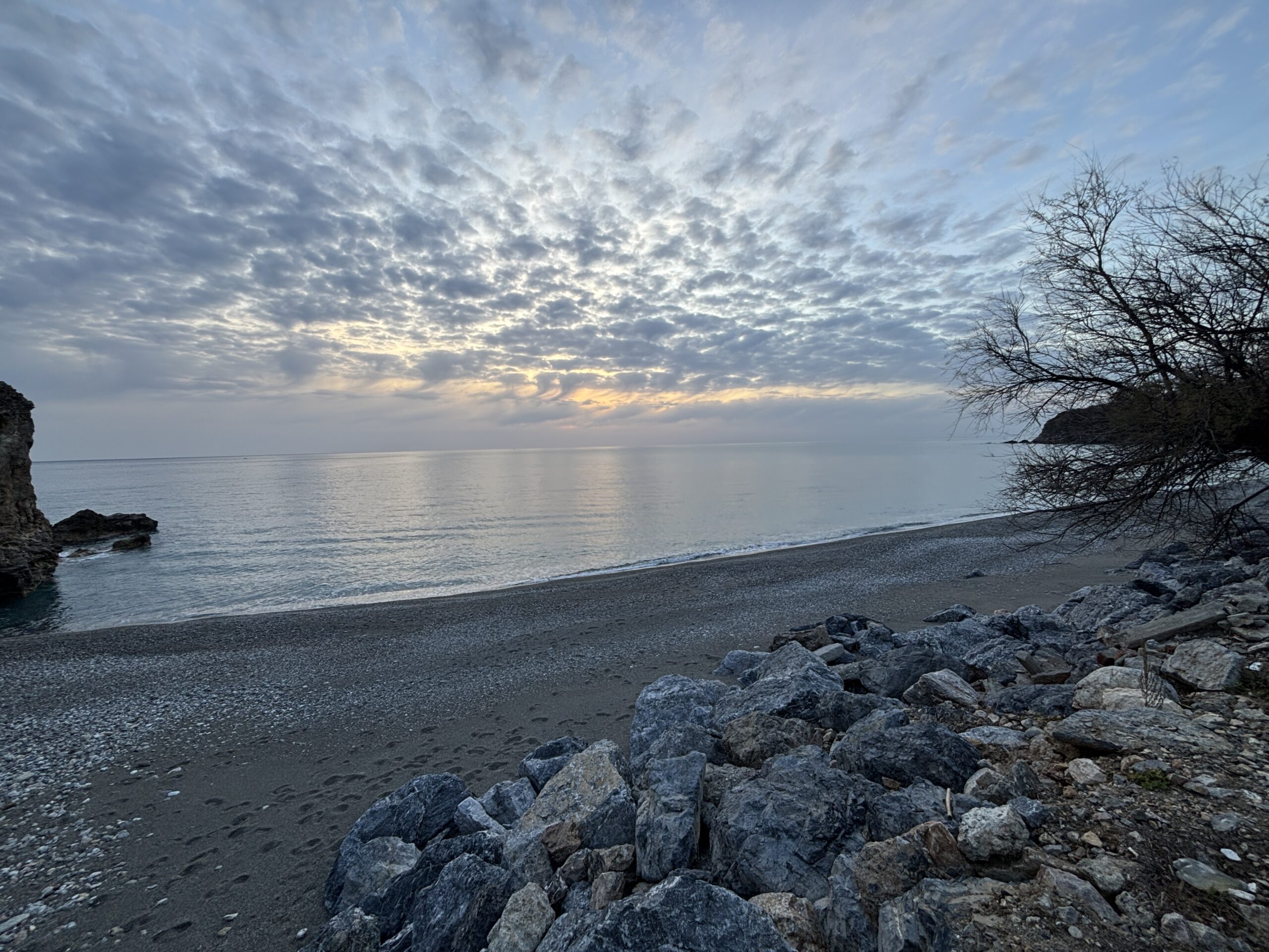 A flat with terrace in Cetraro, right by the sea.