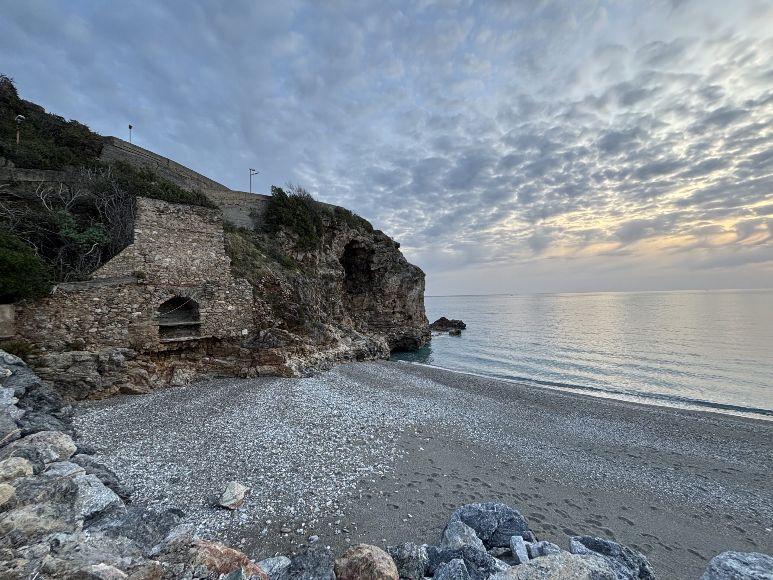 A flat with terrace in Cetraro, right by the sea.