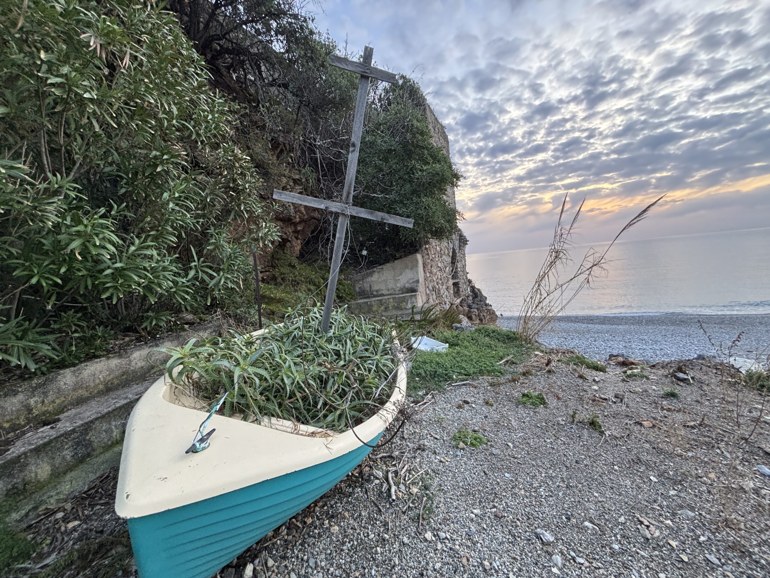 A flat with terrace in Cetraro, right by the sea.