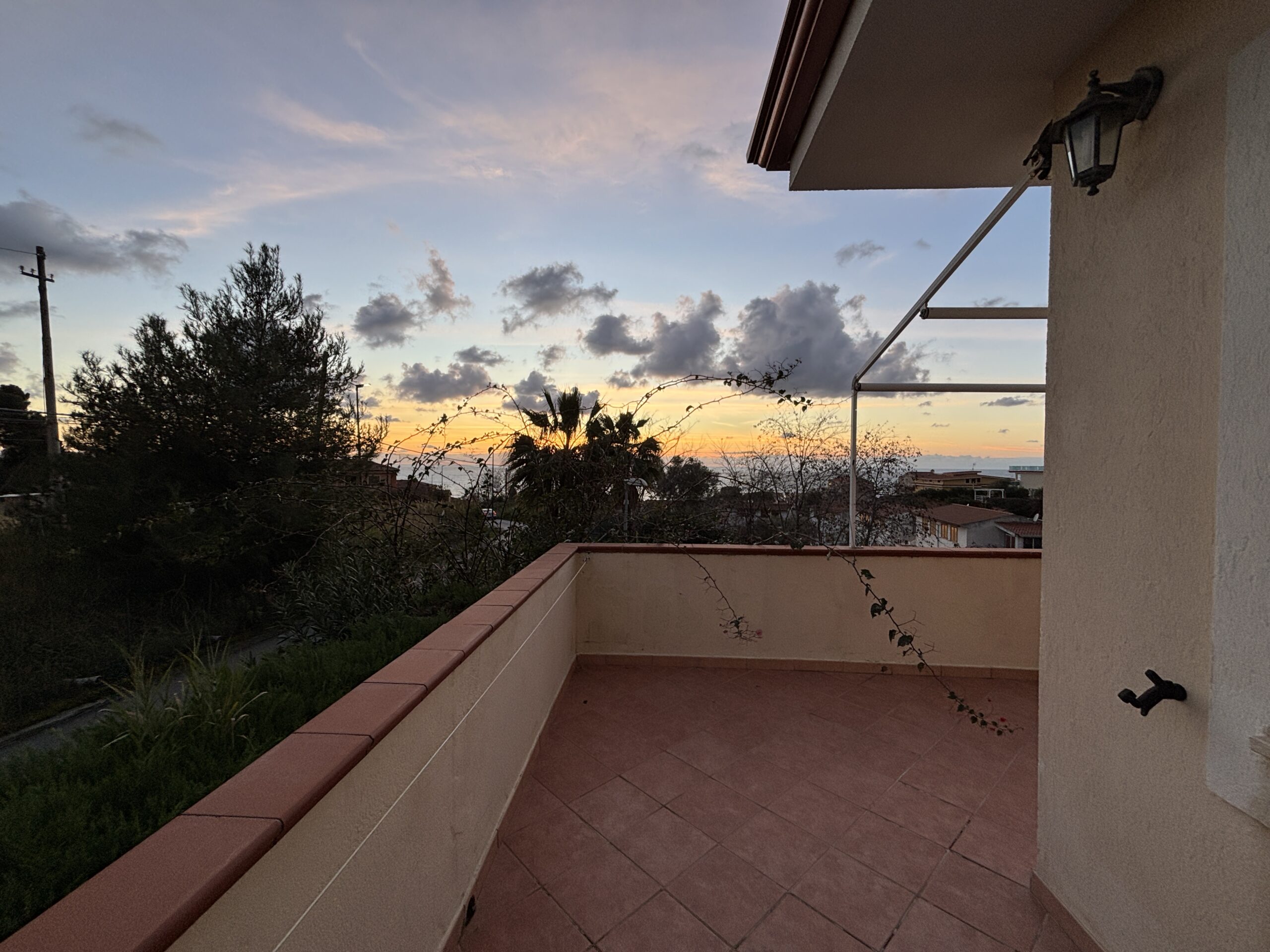 Exquisite property right by the sea in Diamante.