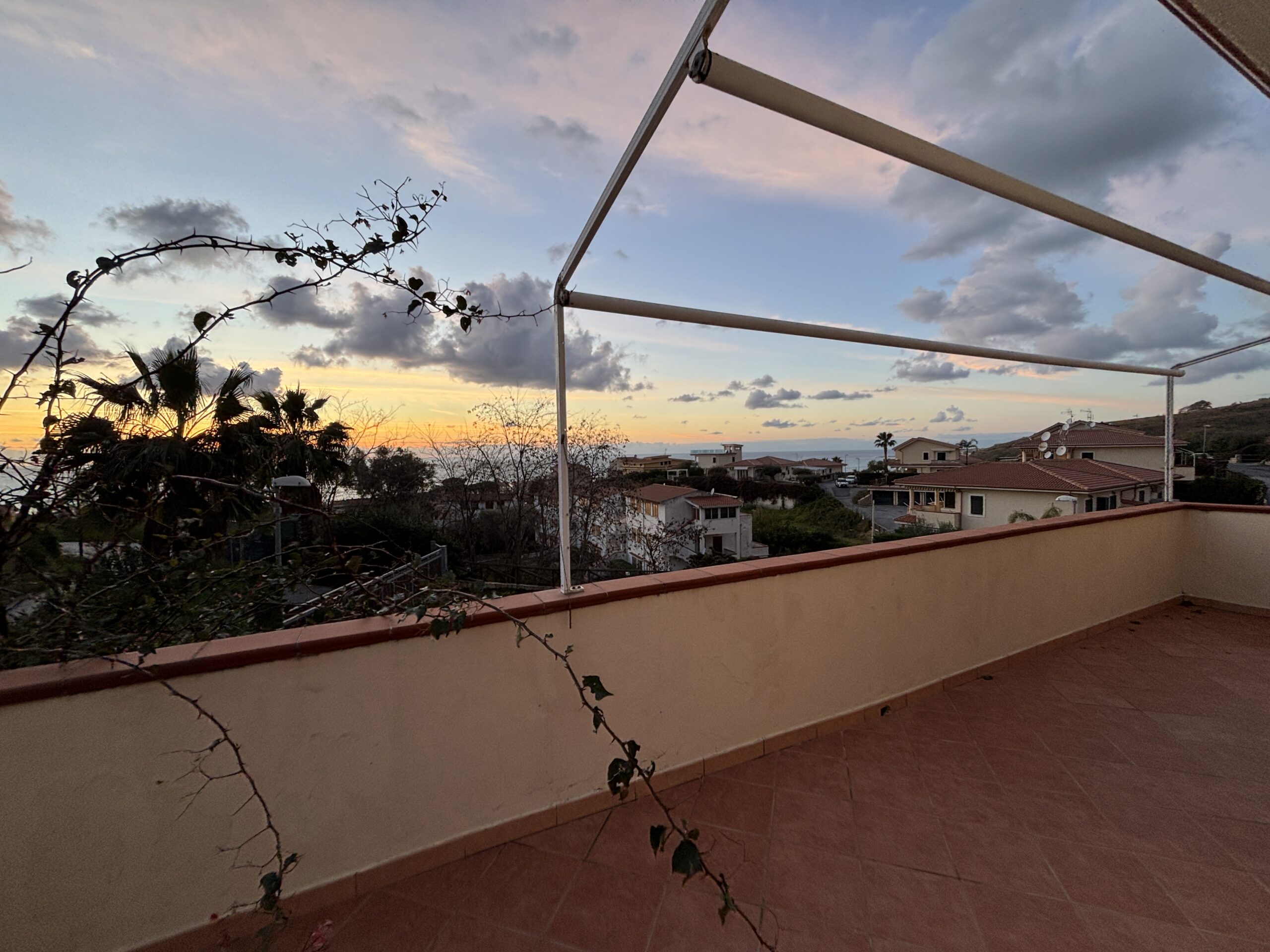 Exquisite property right by the sea in Diamante.