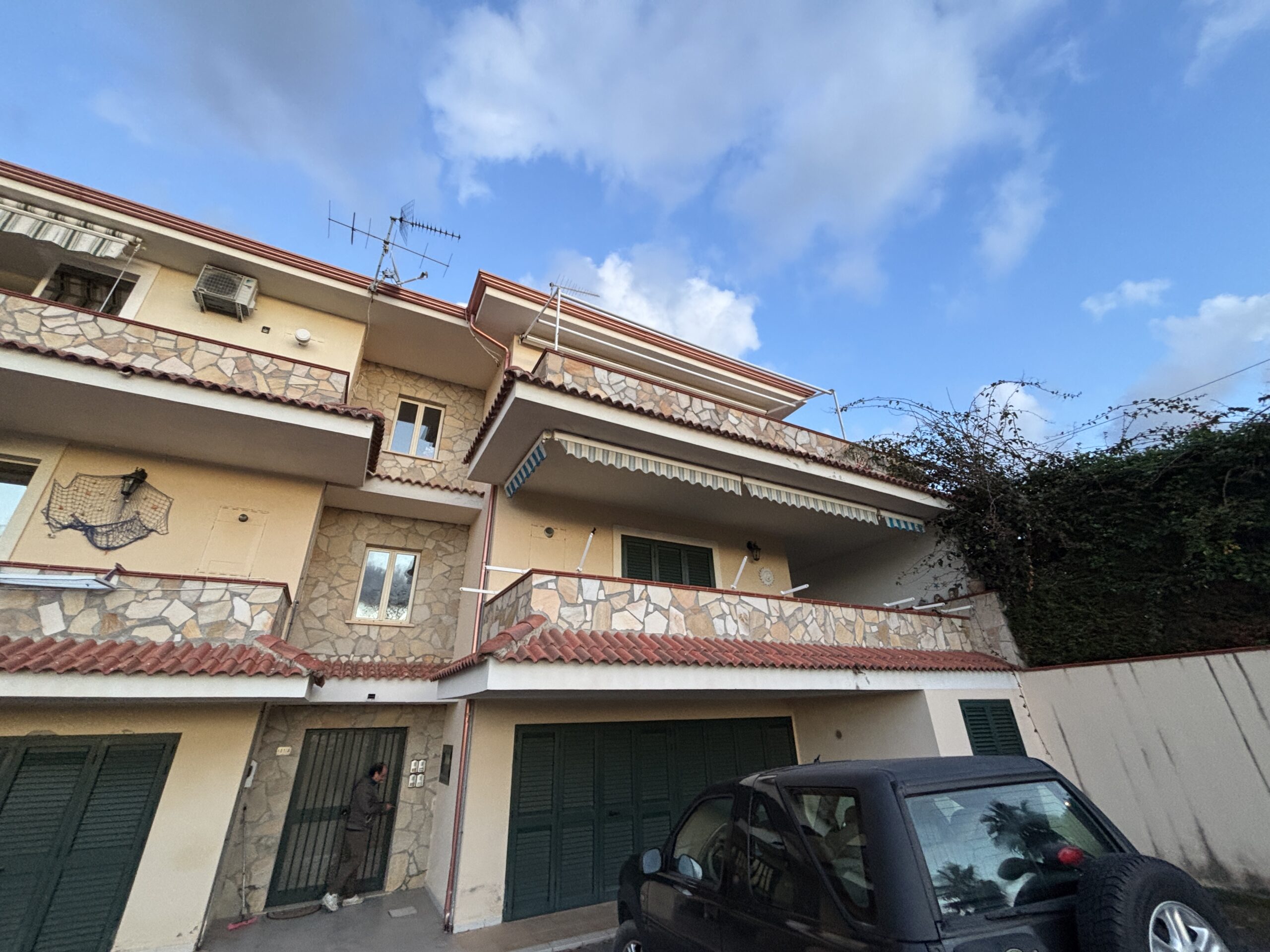 Exquisite property right by the sea in Diamante.