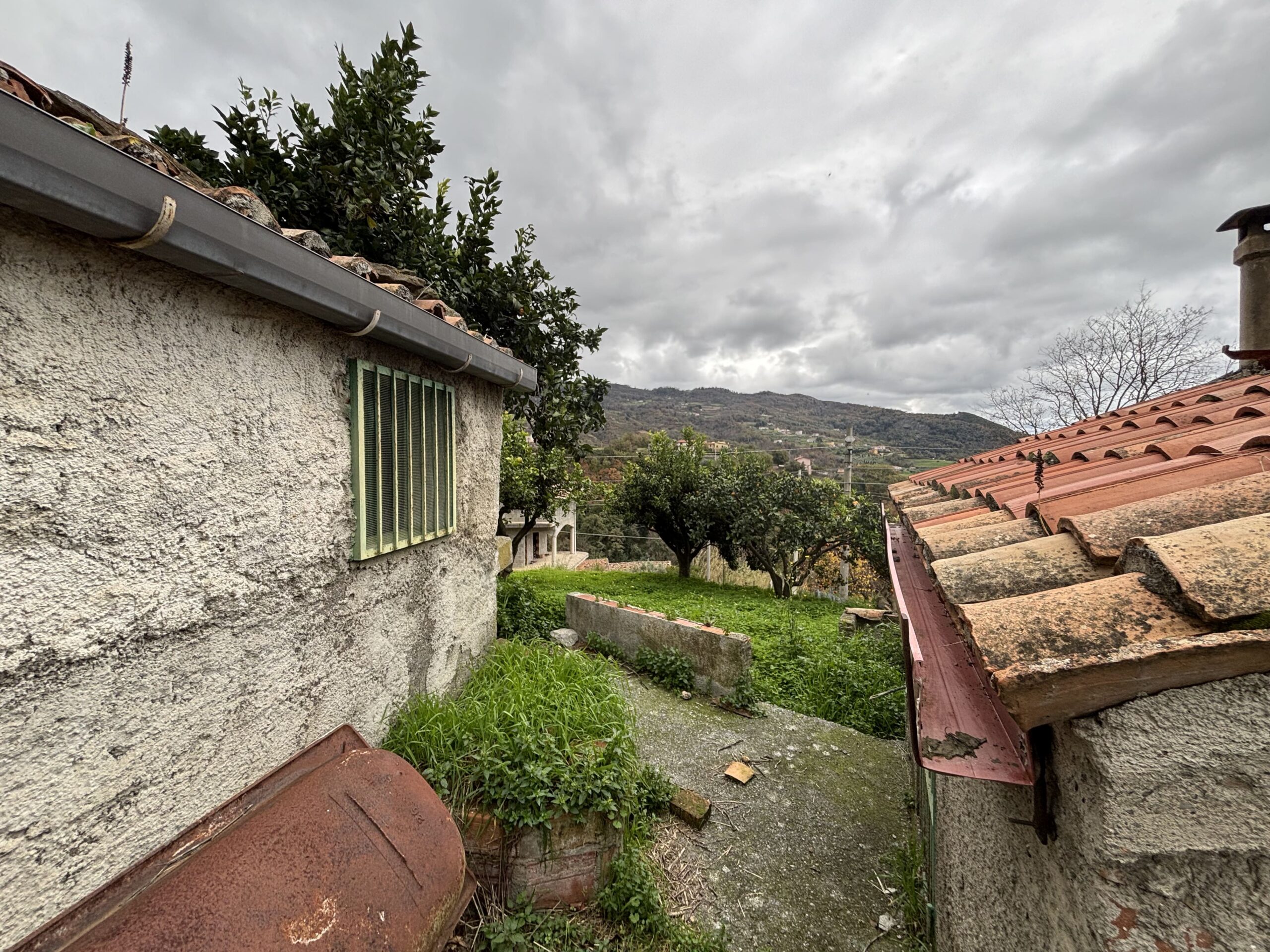 Independent house with garage and garden in Belvedere Marittimo.