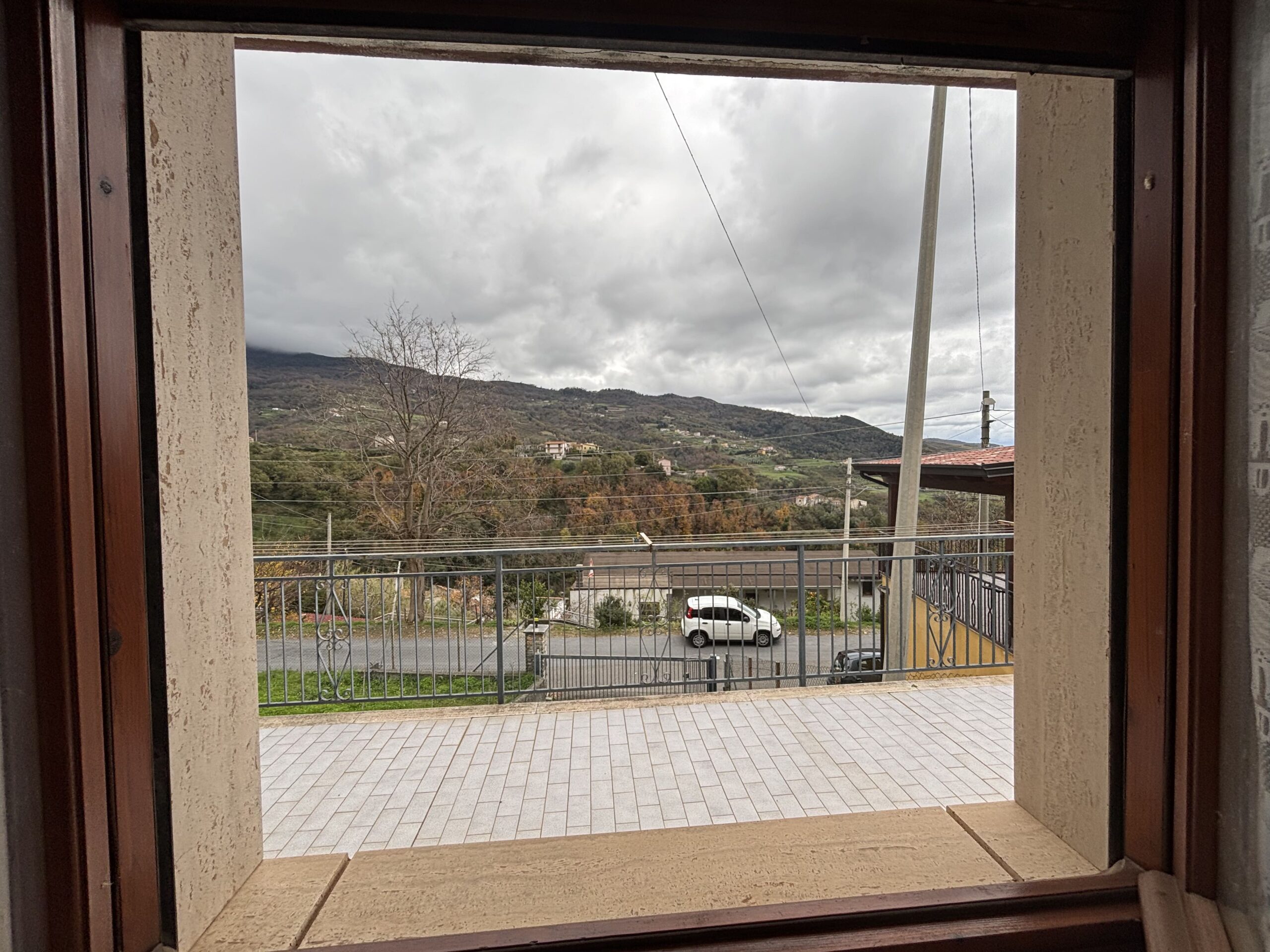 Independent house with garage and garden in Belvedere Marittimo.