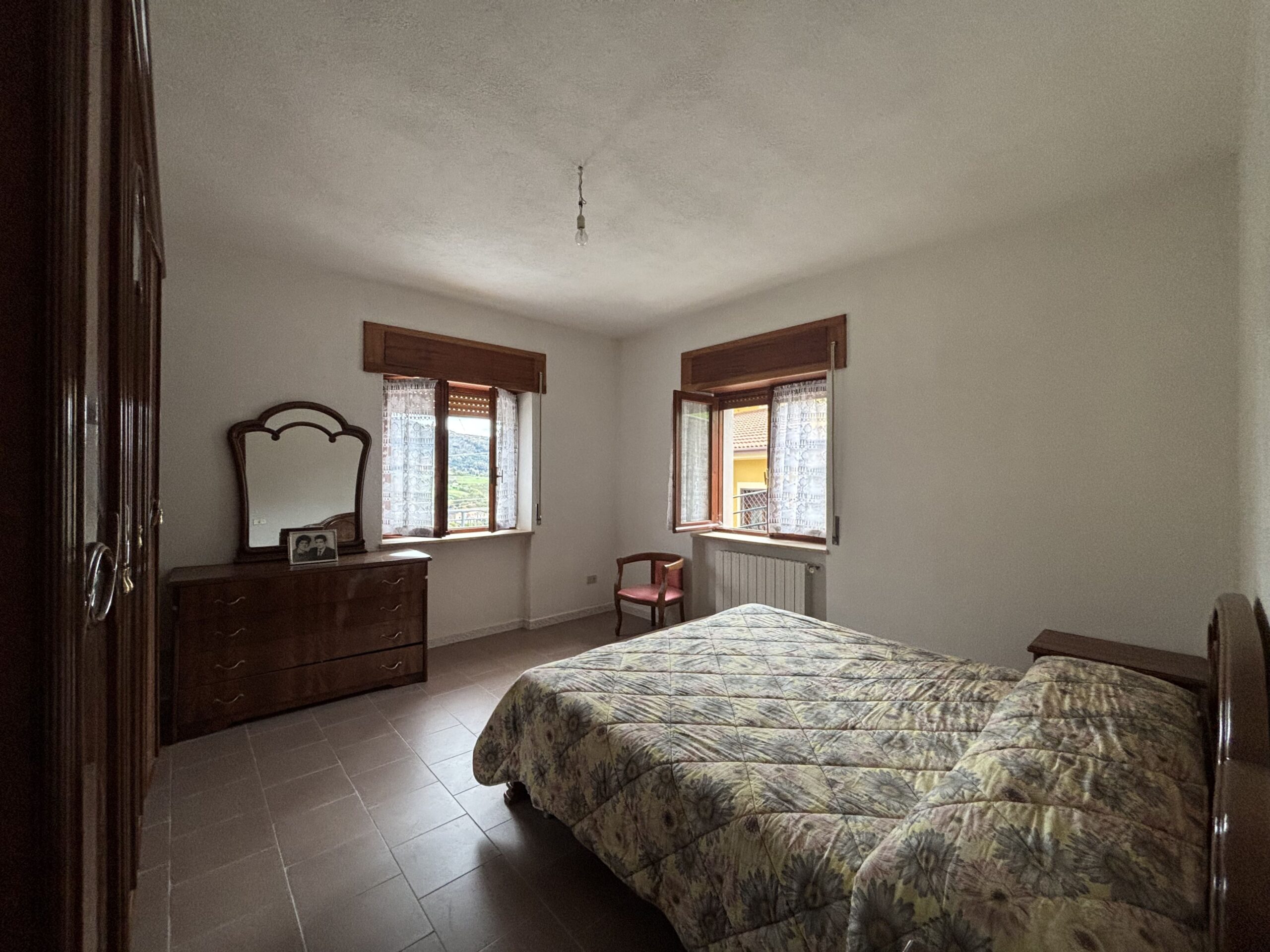 Independent house with garage and garden in Belvedere Marittimo.