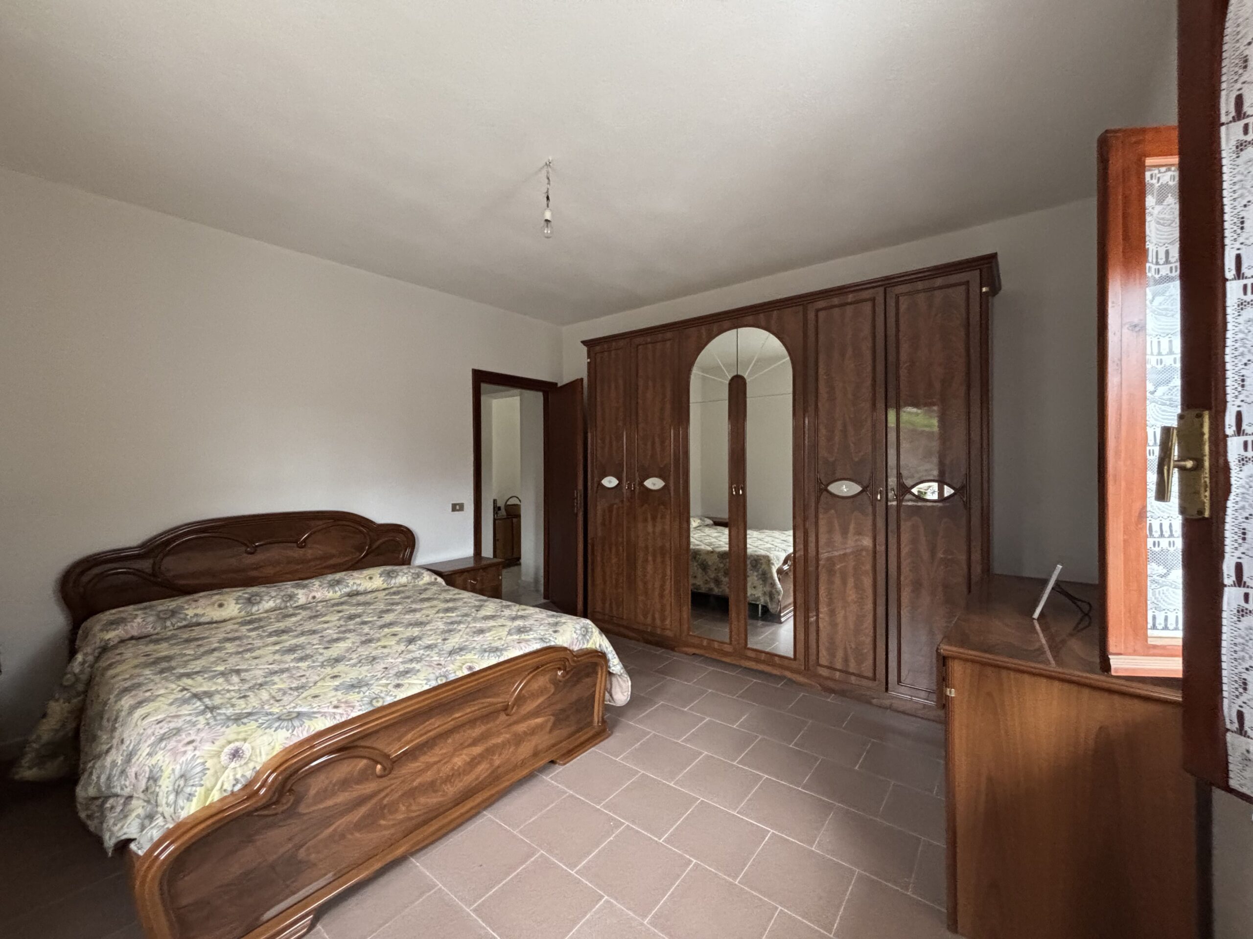 Independent house with garage and garden in Belvedere Marittimo.