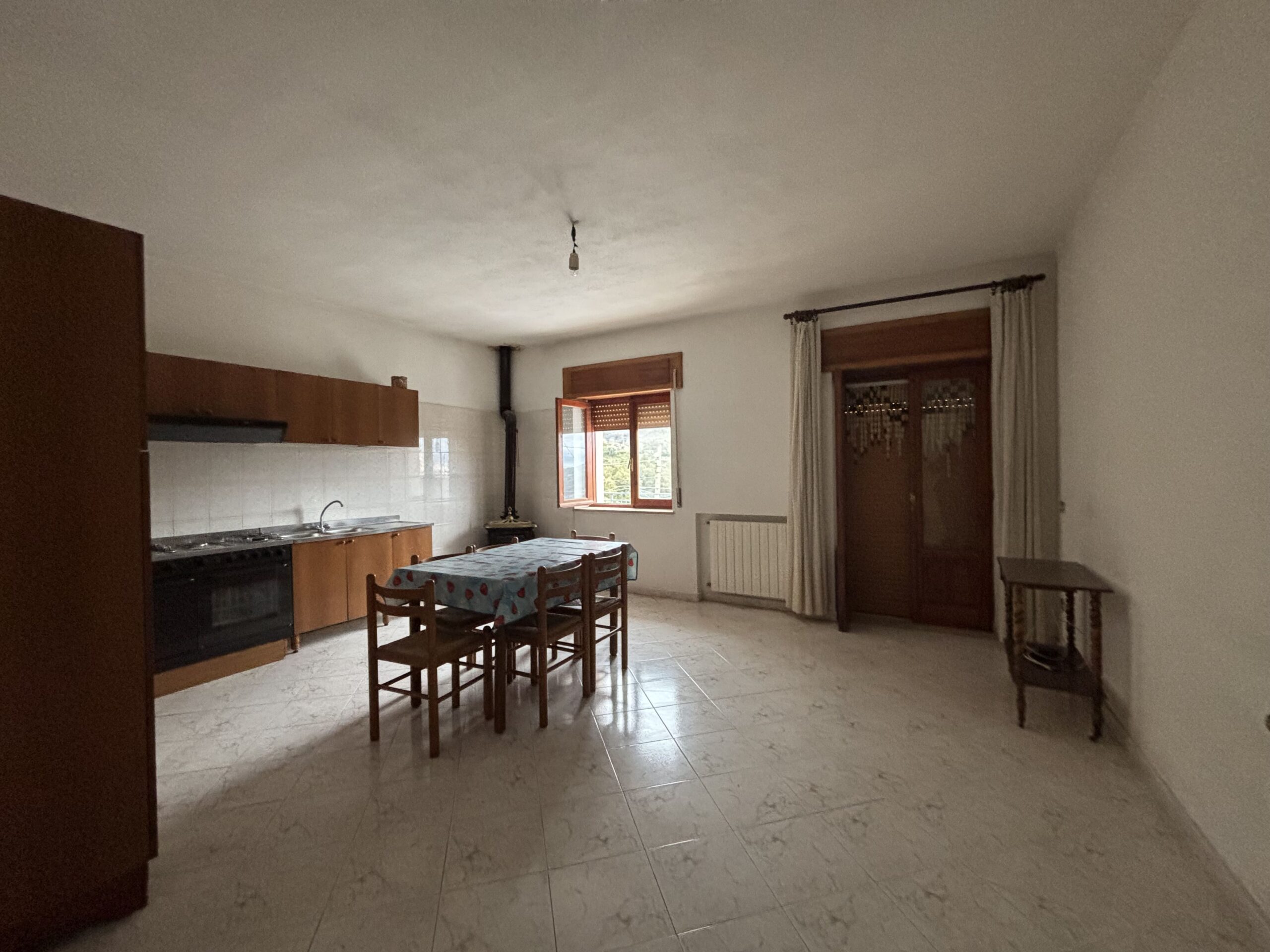 Independent house with garage and garden in Belvedere Marittimo.