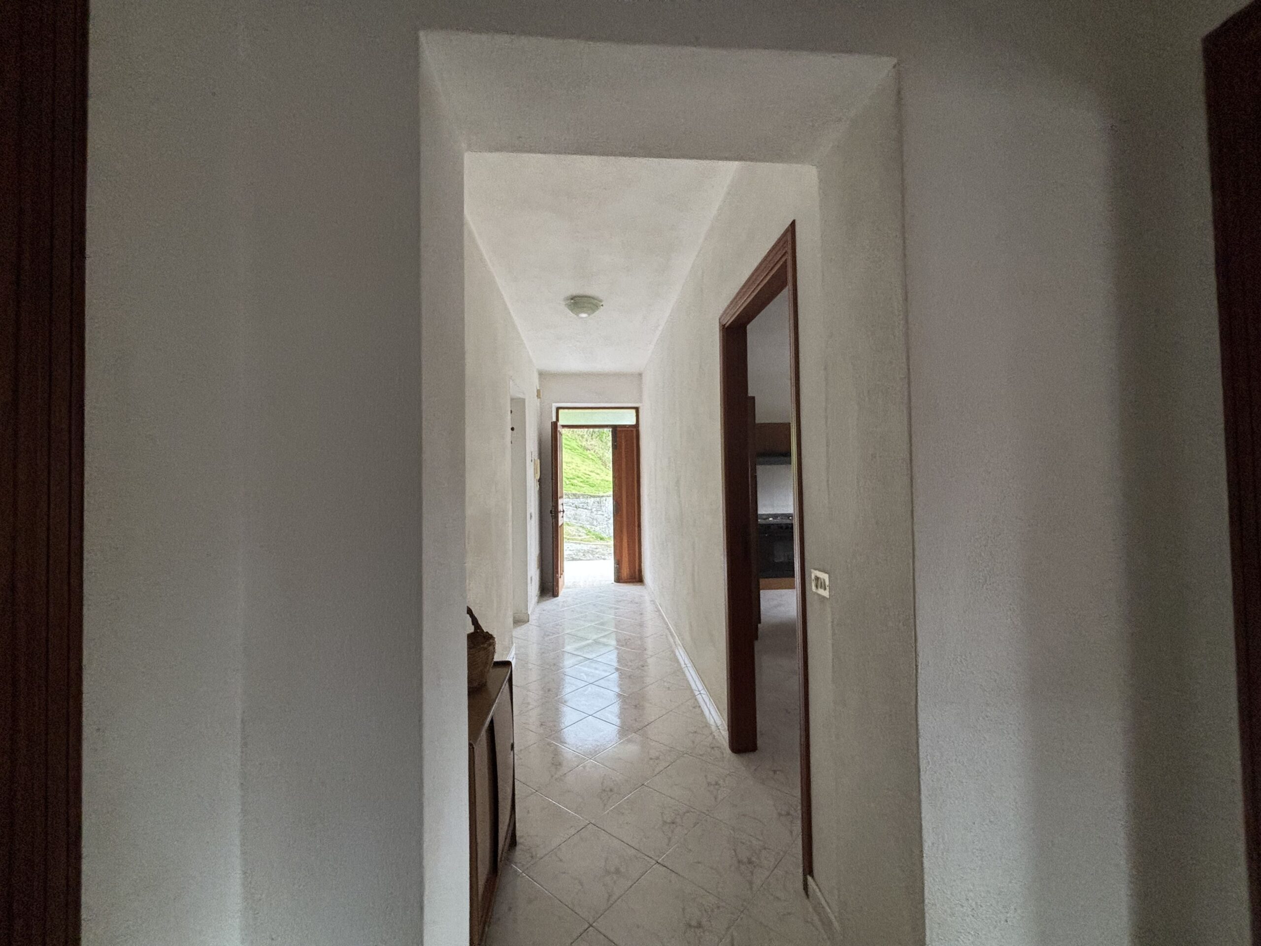 Independent house with garage and garden in Belvedere Marittimo.