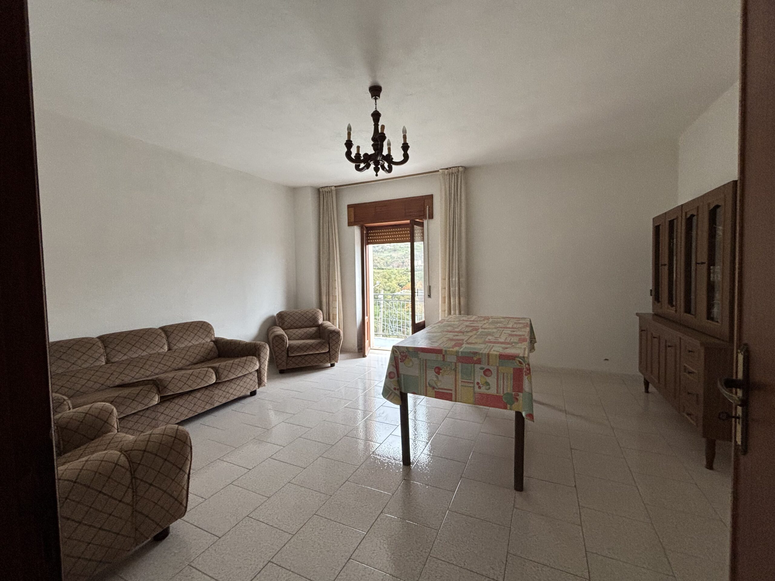 Independent house with garage and garden in Belvedere Marittimo.