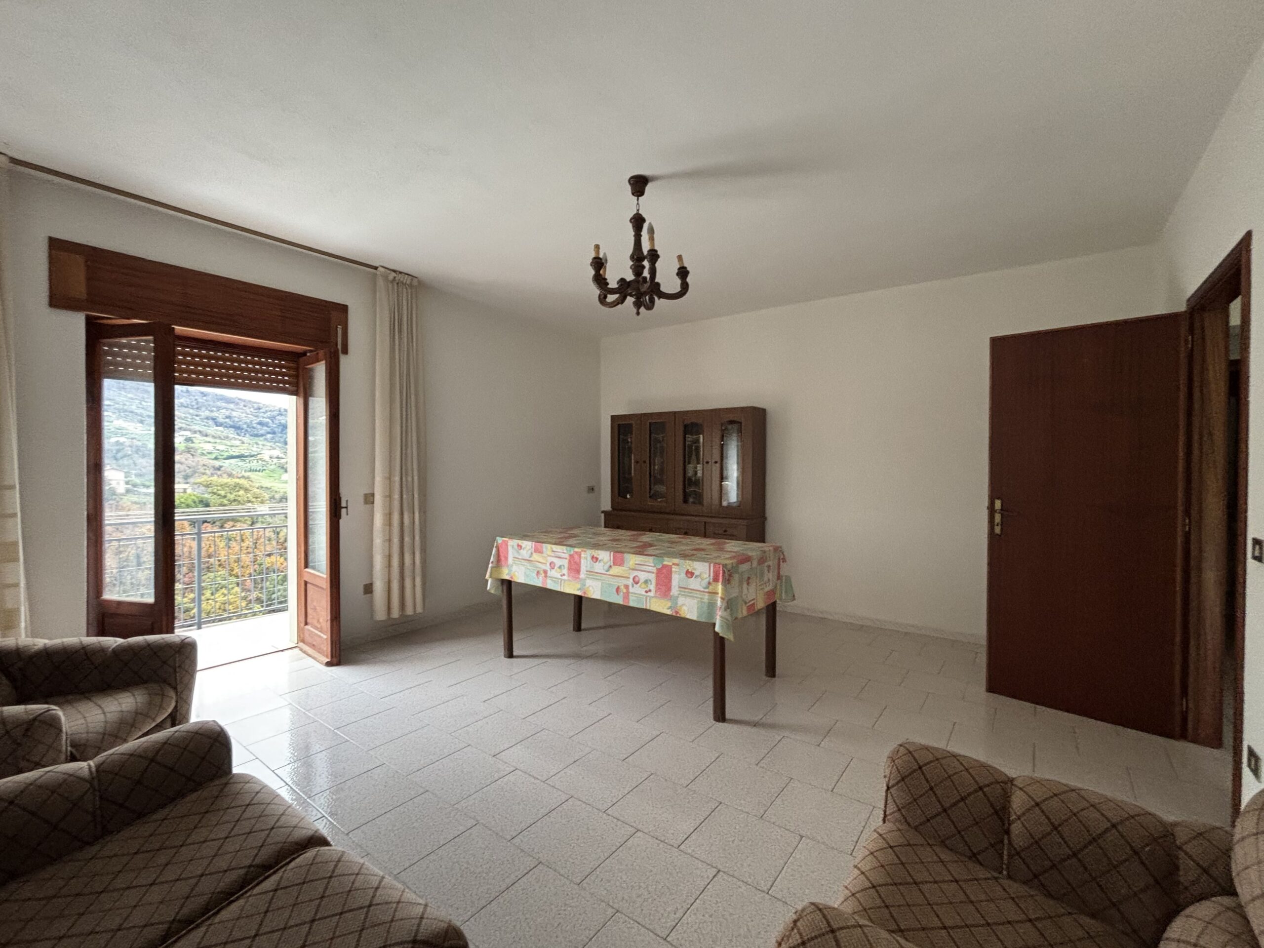 Independent house with garage and garden in Belvedere Marittimo.