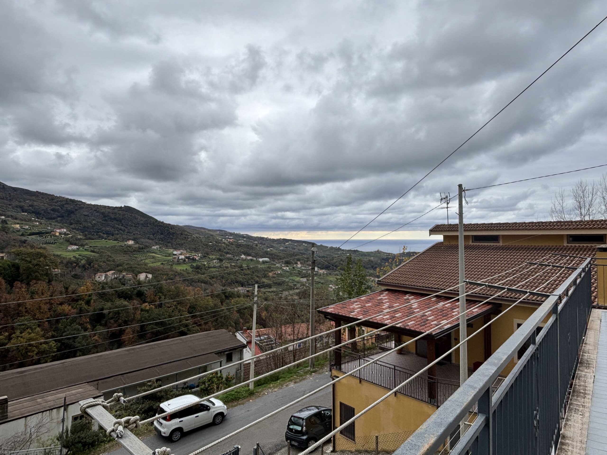 Independent house with garage and garden in Belvedere Marittimo.