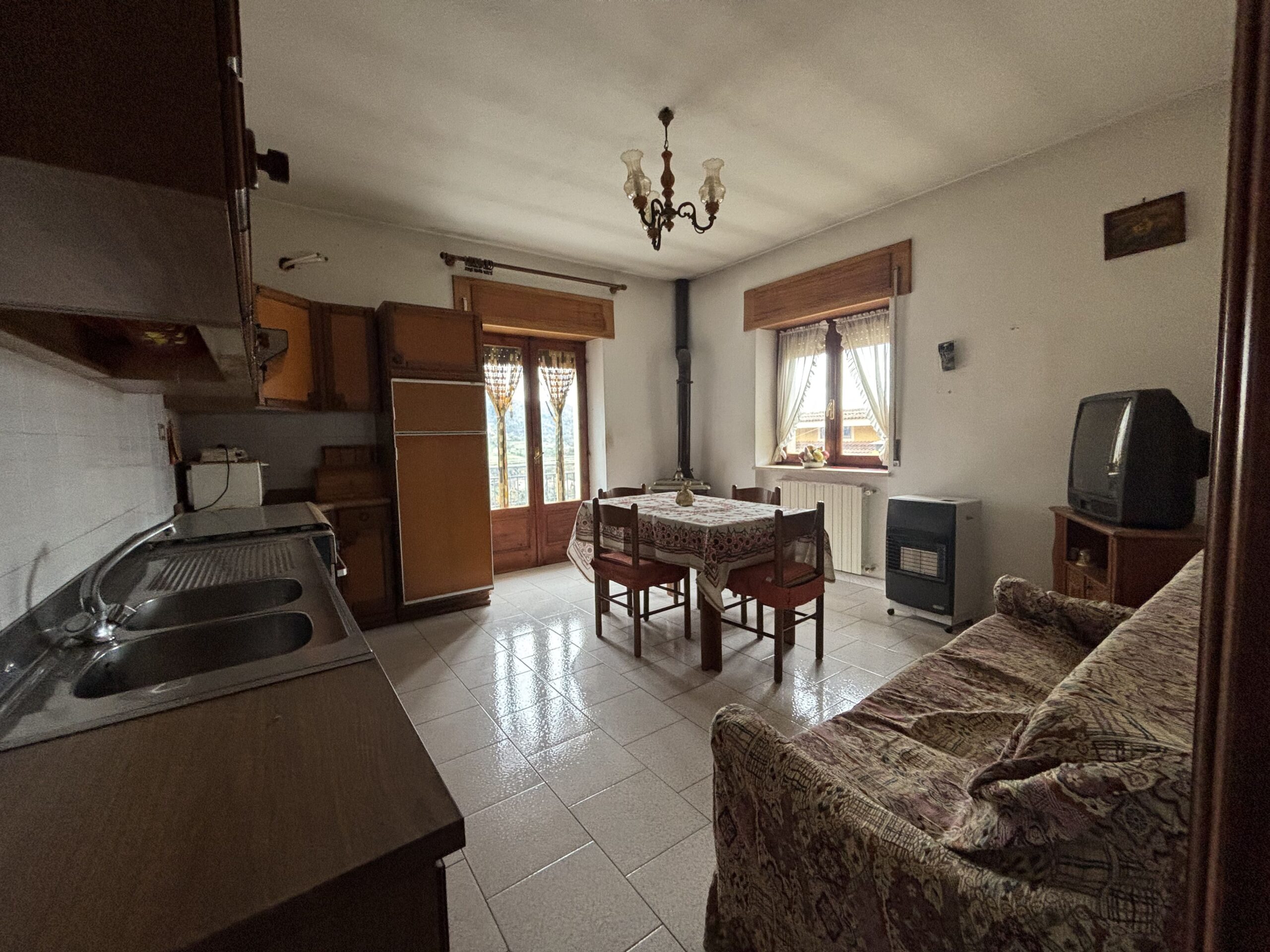 Independent house with garage and garden in Belvedere Marittimo.