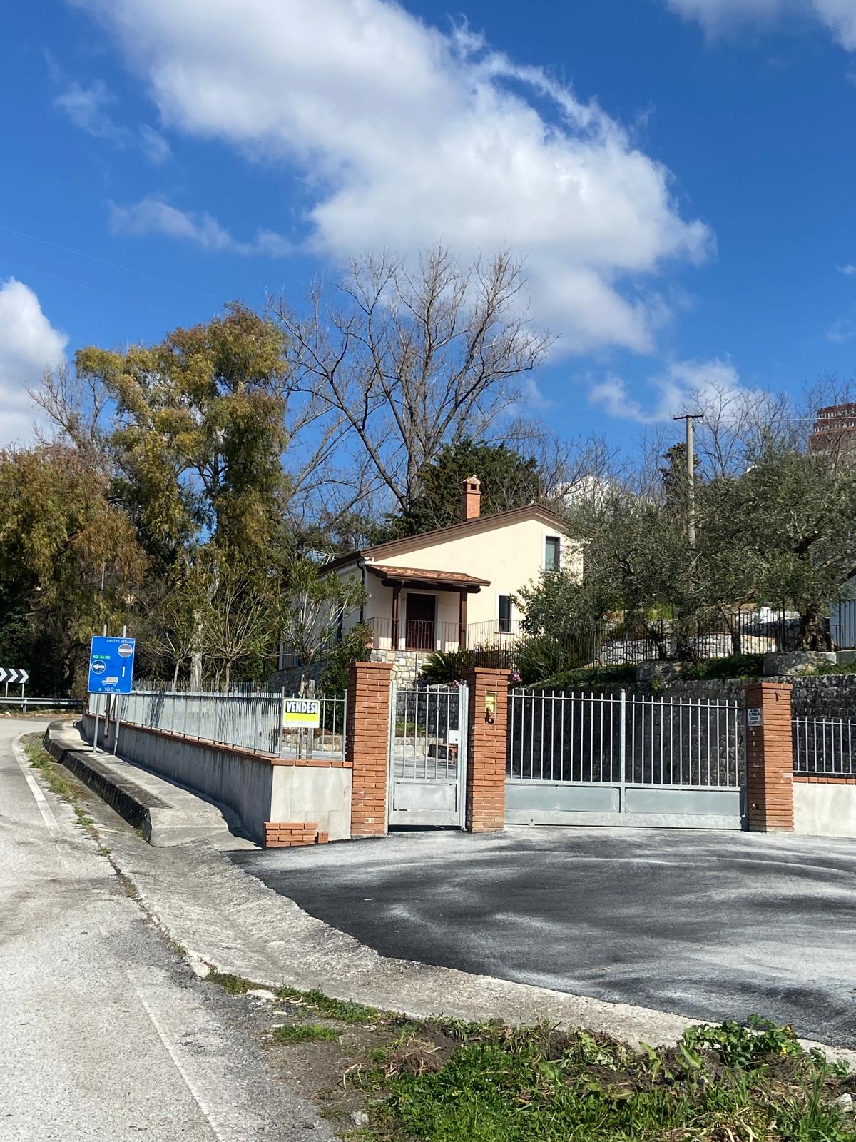 Modern furnished house with mountain views in Lauria.