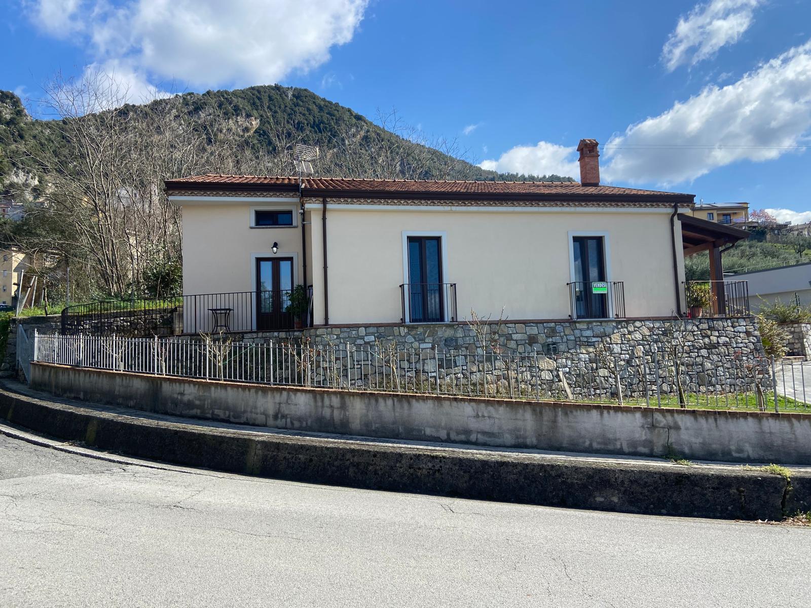 Modern furnished house with mountain views in Lauria.