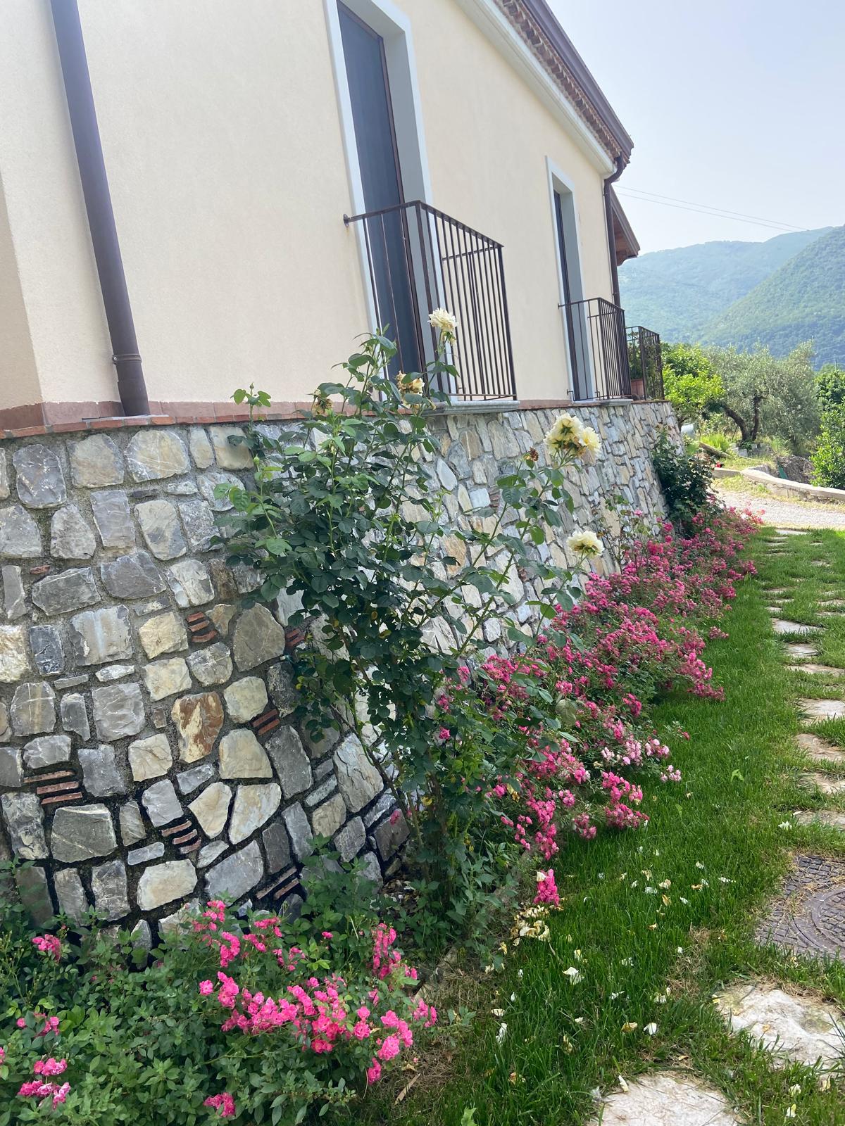 Modern furnished house with mountain views in Lauria.