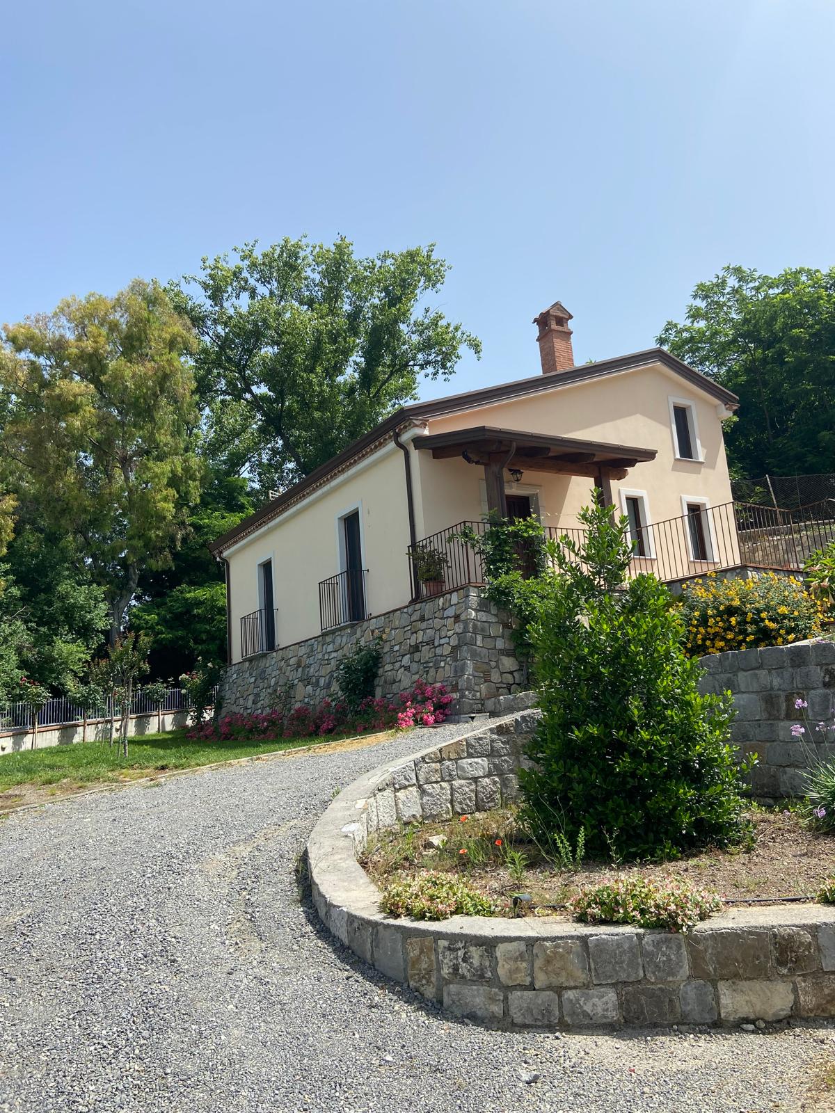 Modern furnished house with mountain views in Lauria.