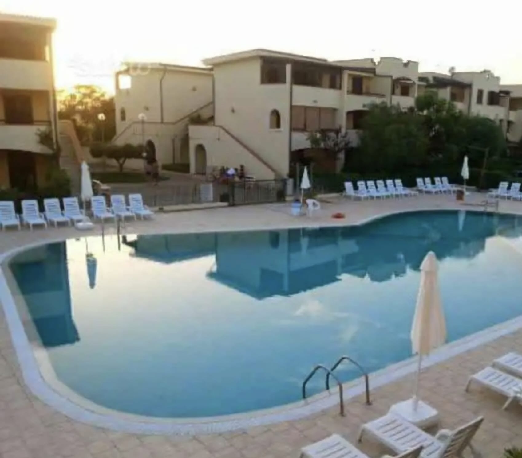 Marina di Pisticci - renovated flat on a closed estate with swimming pool.