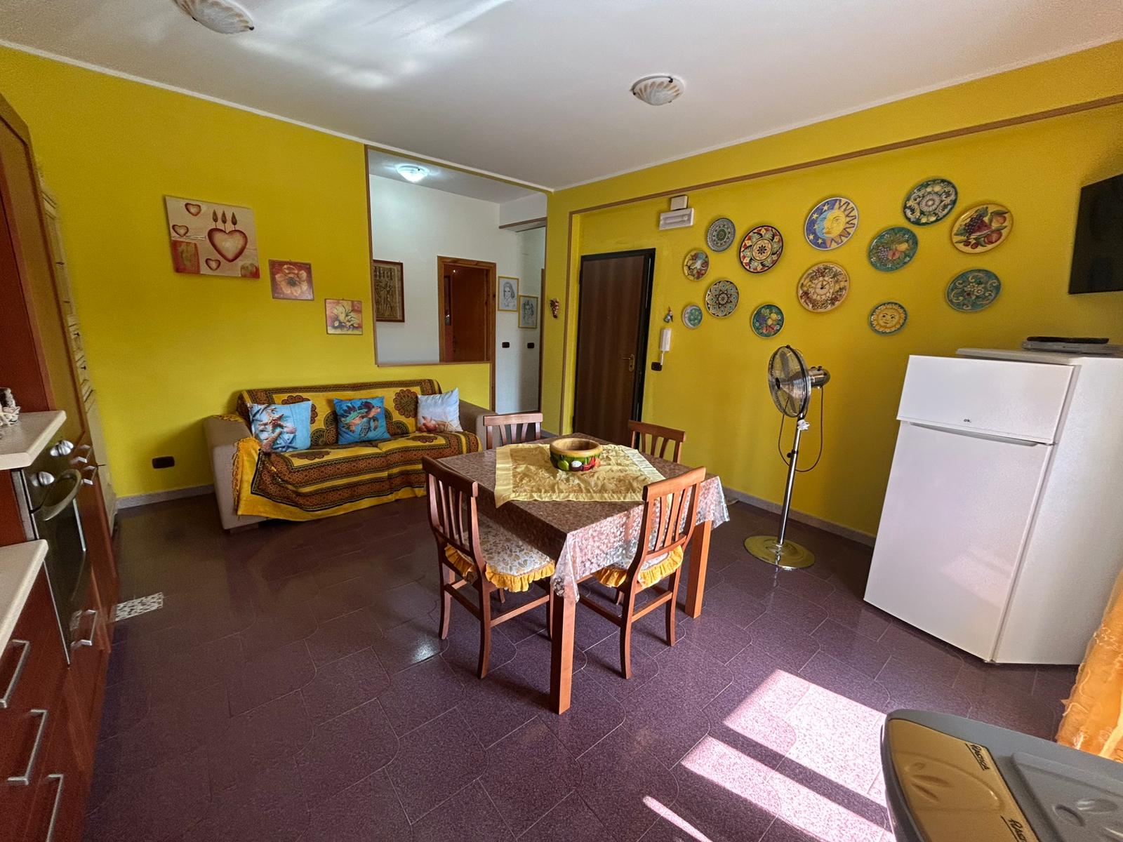 Retail-ready flat in Santa Maria del Cedro.