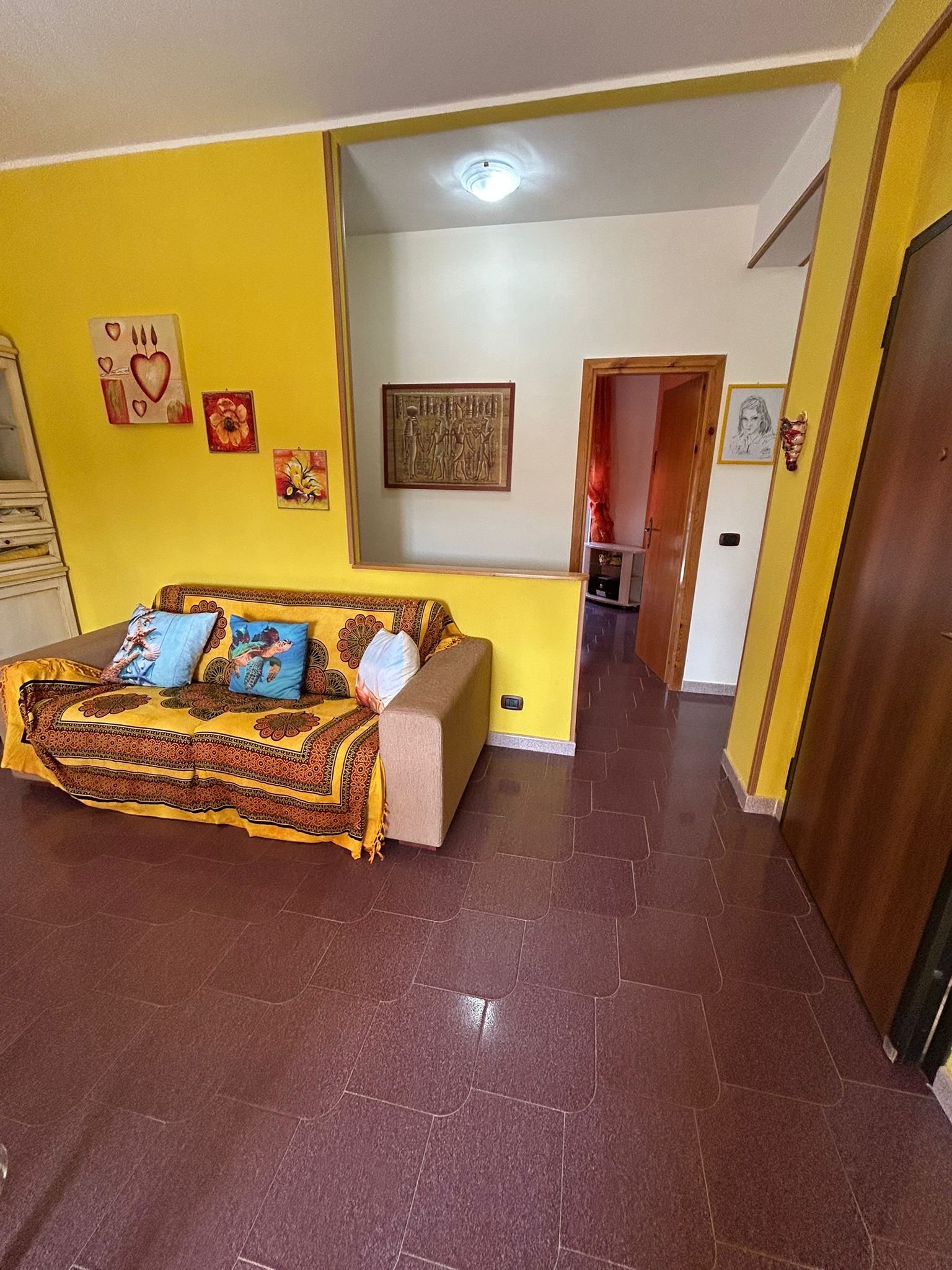 Retail-ready flat in Santa Maria del Cedro.